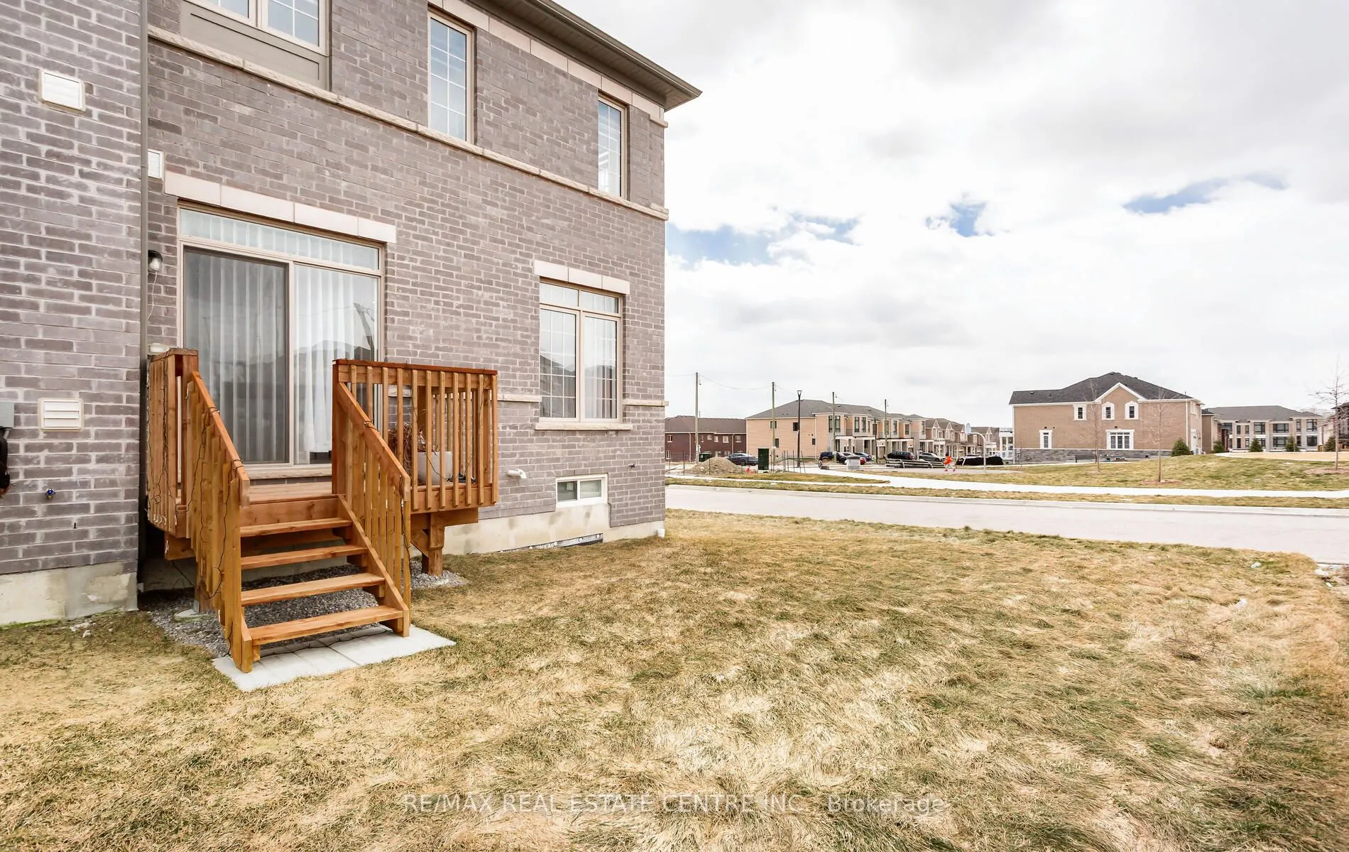 988 Grosbeak Trail