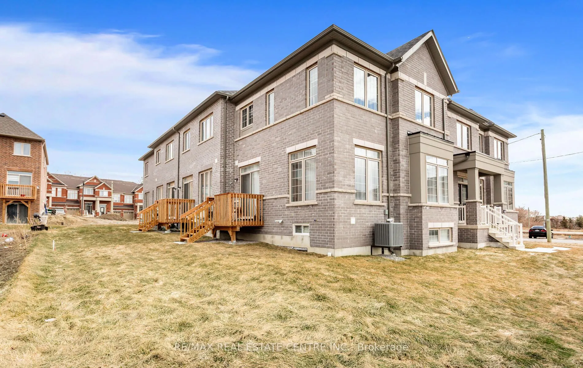 988 Grosbeak Trail