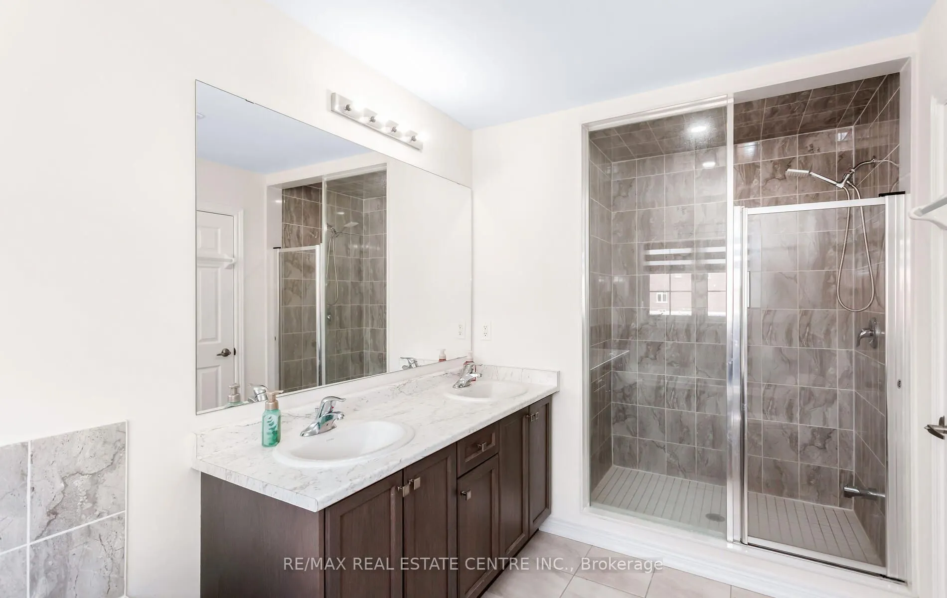 988 Grosbeak Trail