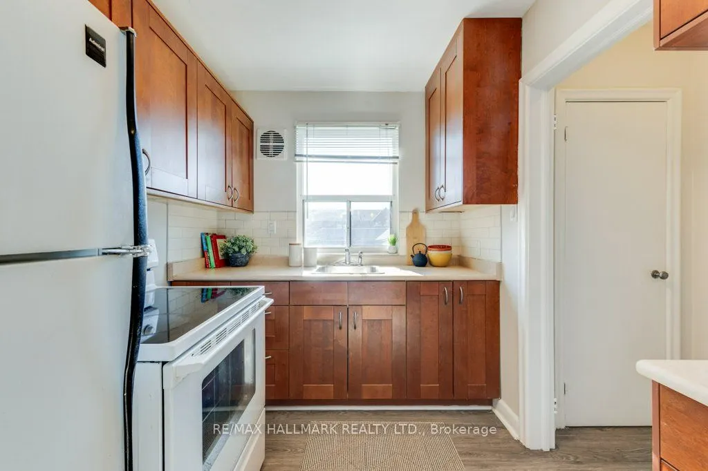 225 Woodville Avenue #Upper