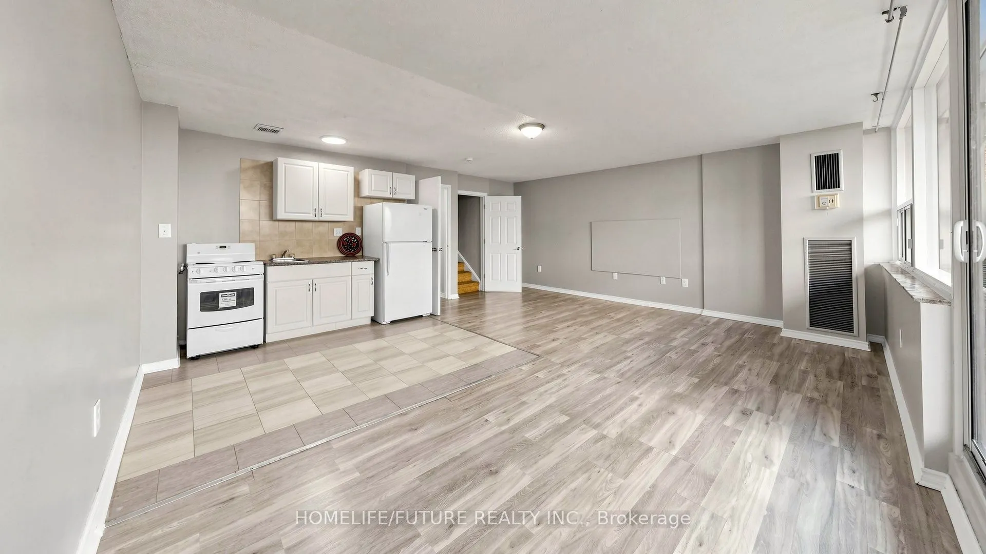 4060 Lawrence Avenue E #204
