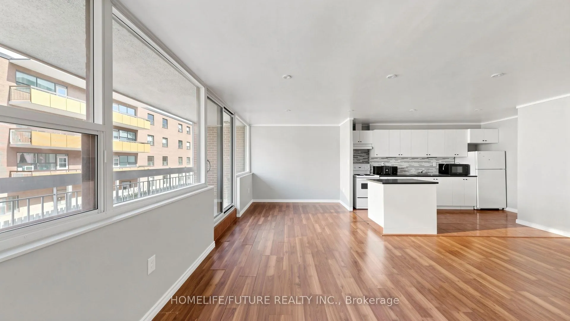 4060 Lawrence Avenue E #204
