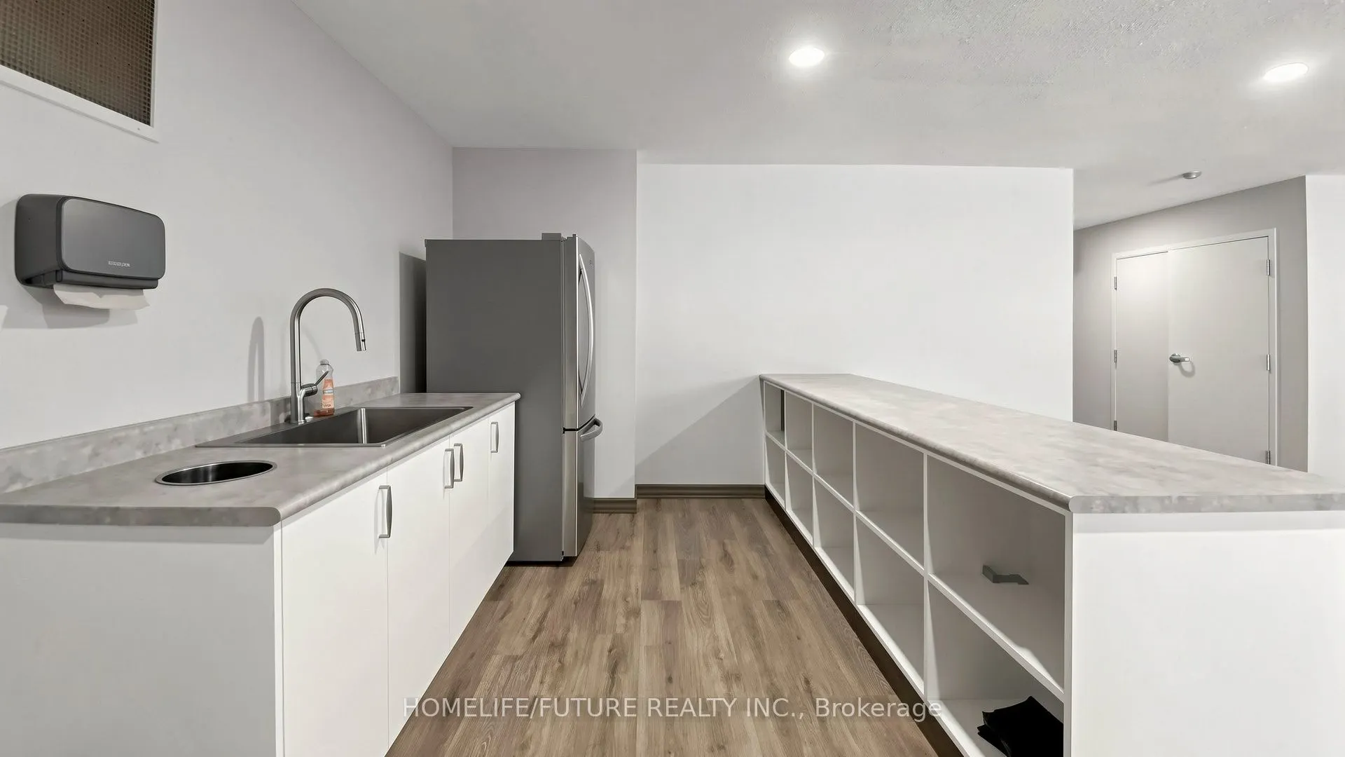 4060 Lawrence Avenue E #204