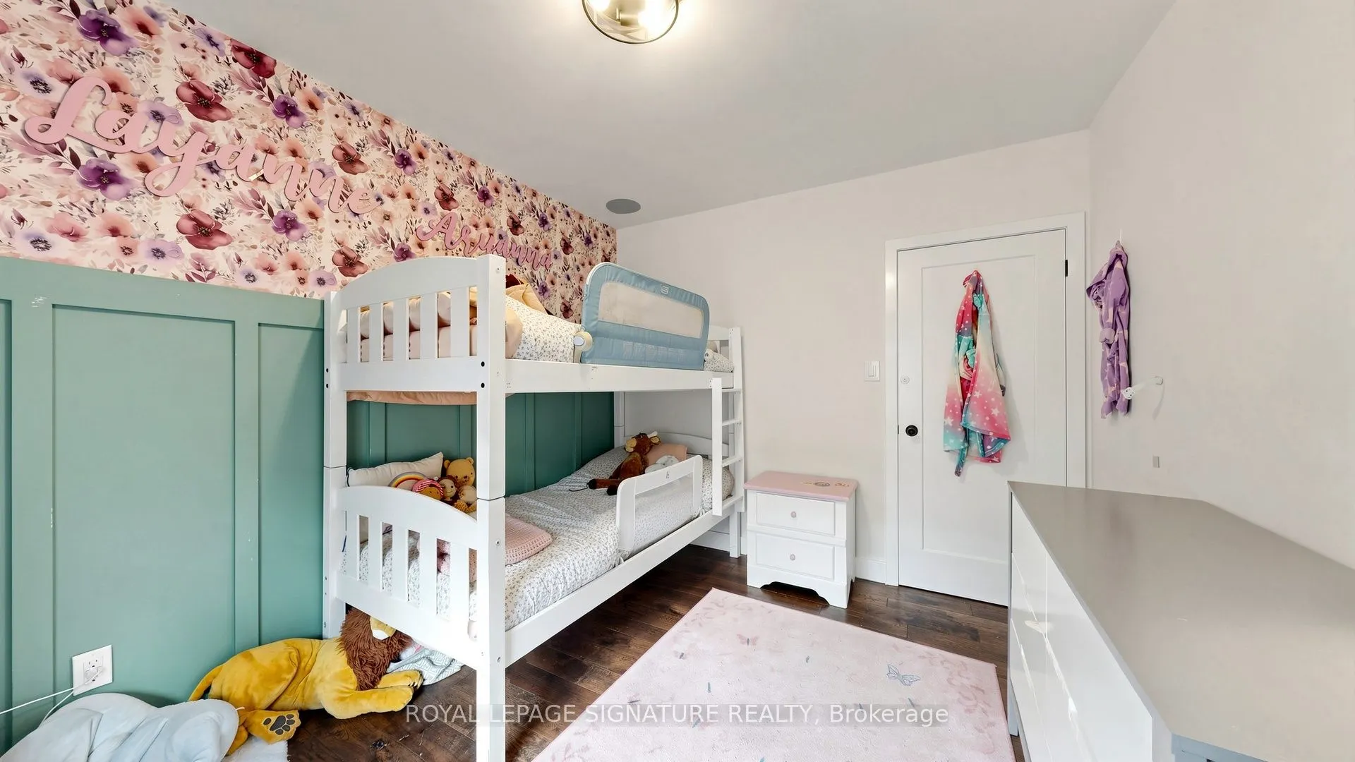 33 Neapolitan Drive