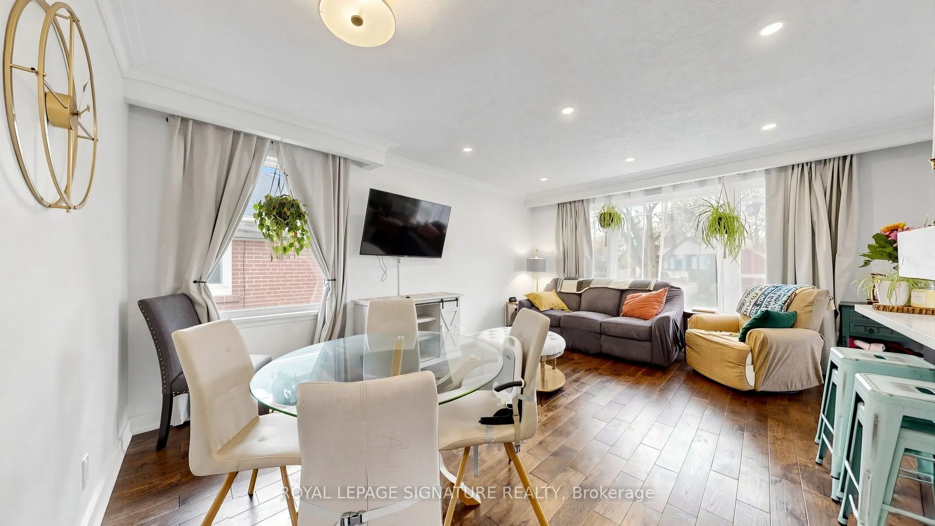 33 Neapolitan Drive