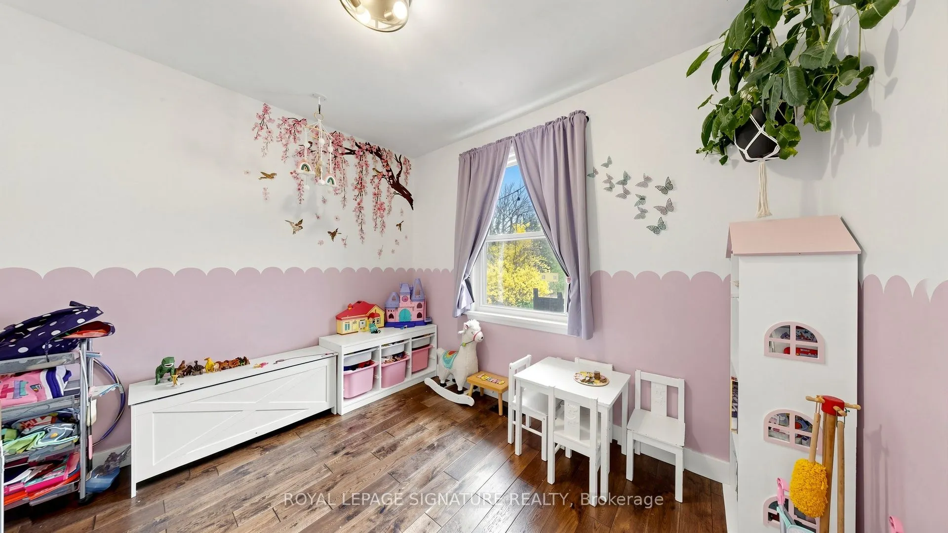 33 Neapolitan Drive