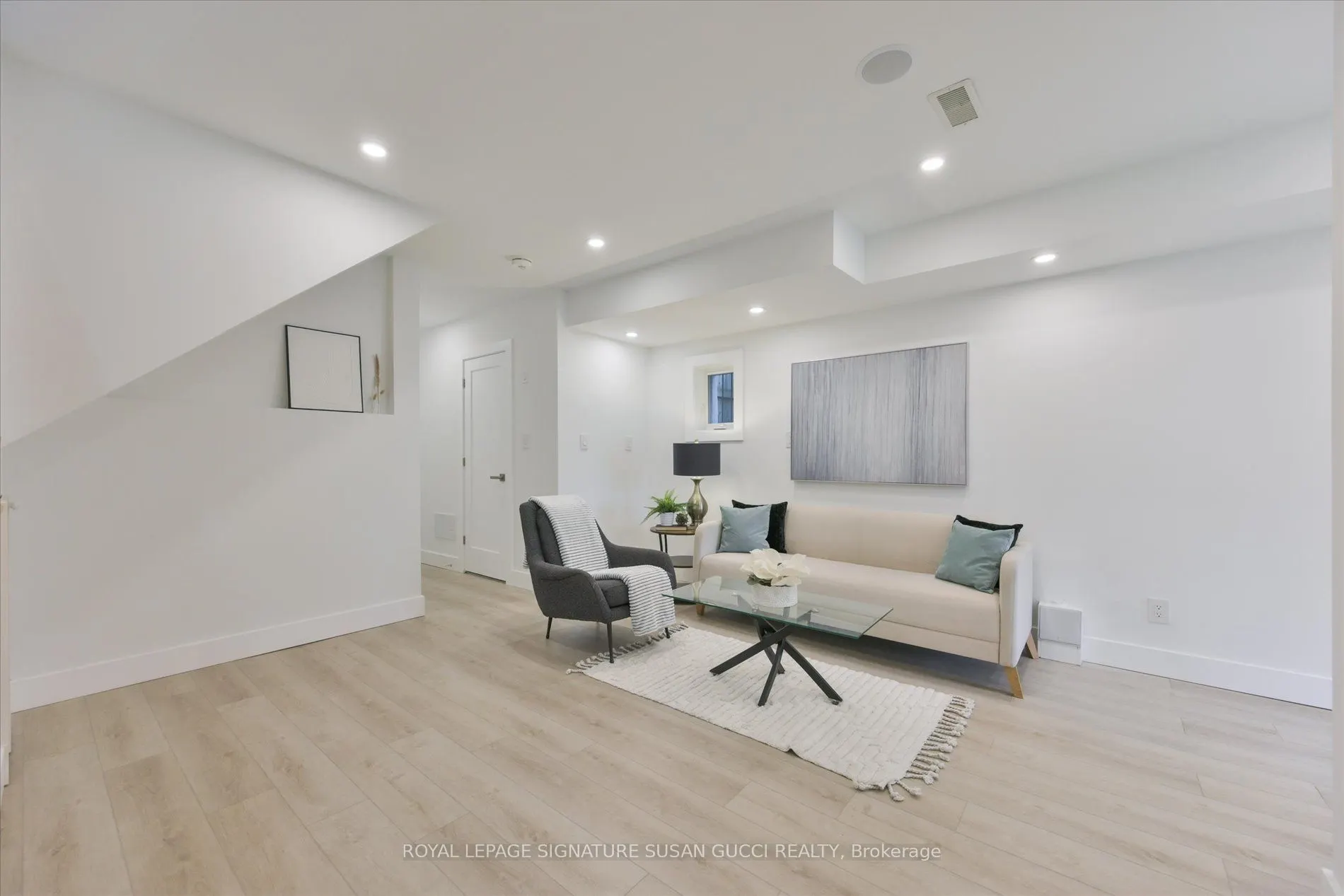 223 Queensdale Avenue