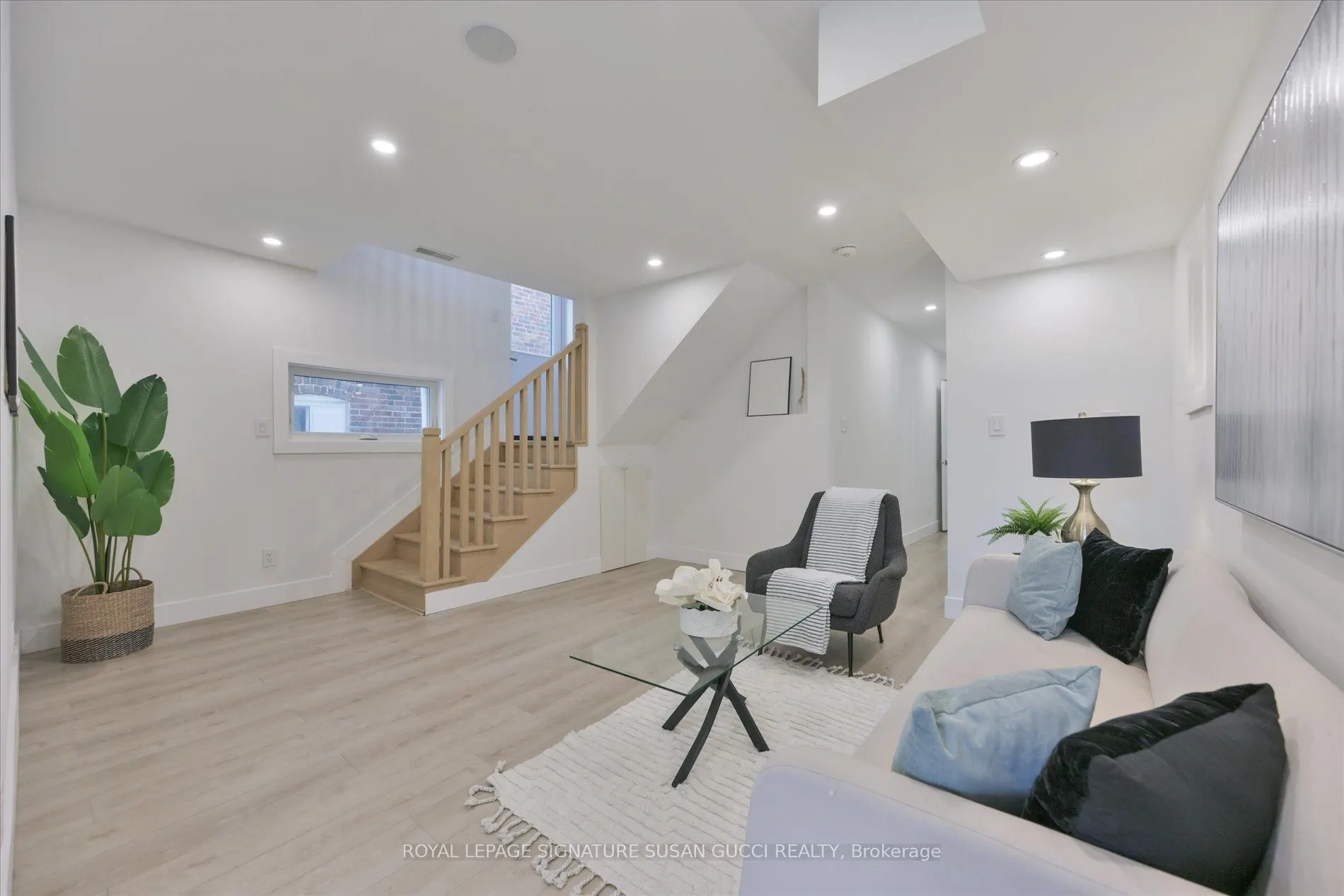 223 Queensdale Avenue