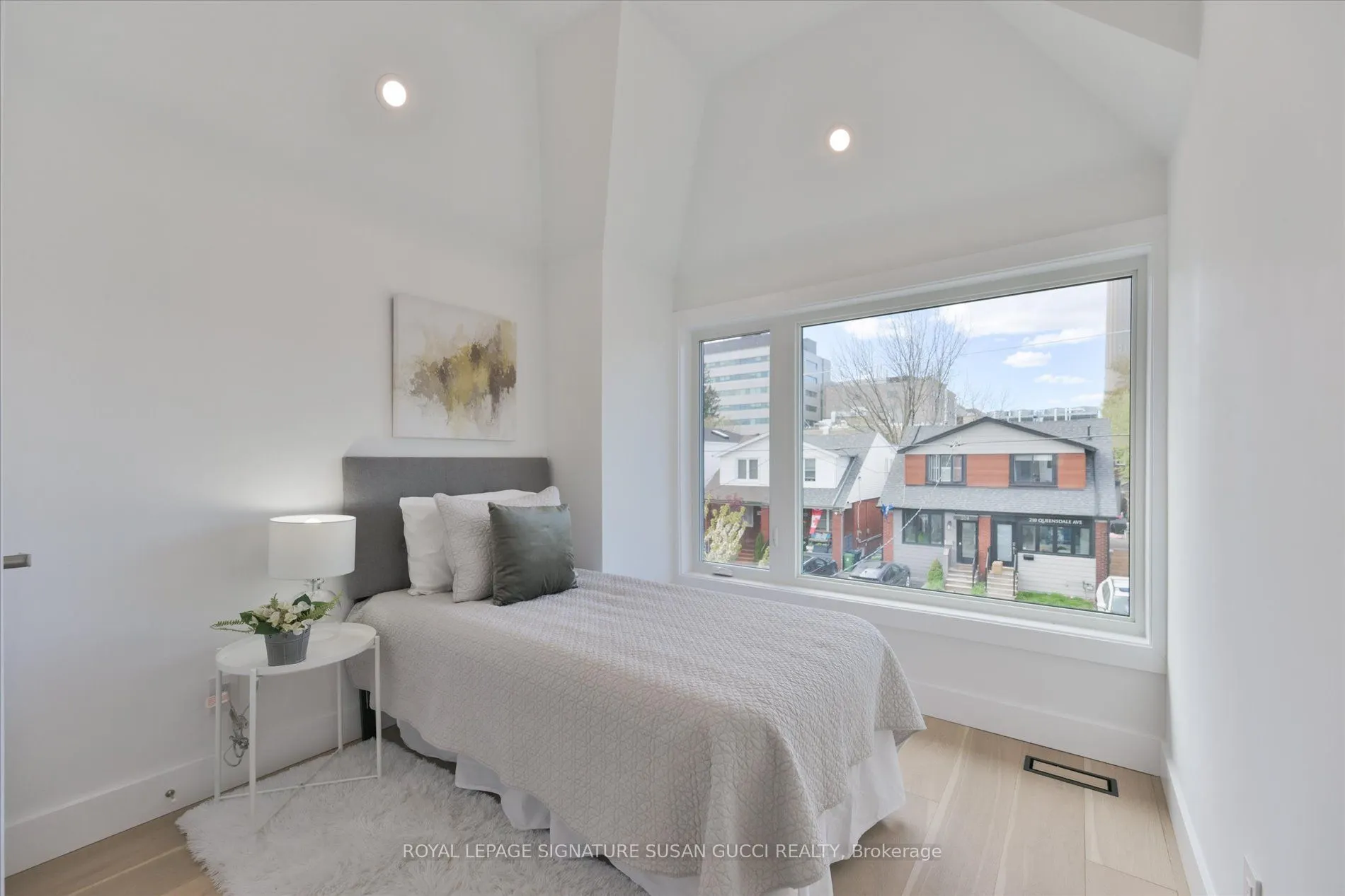 223 Queensdale Avenue