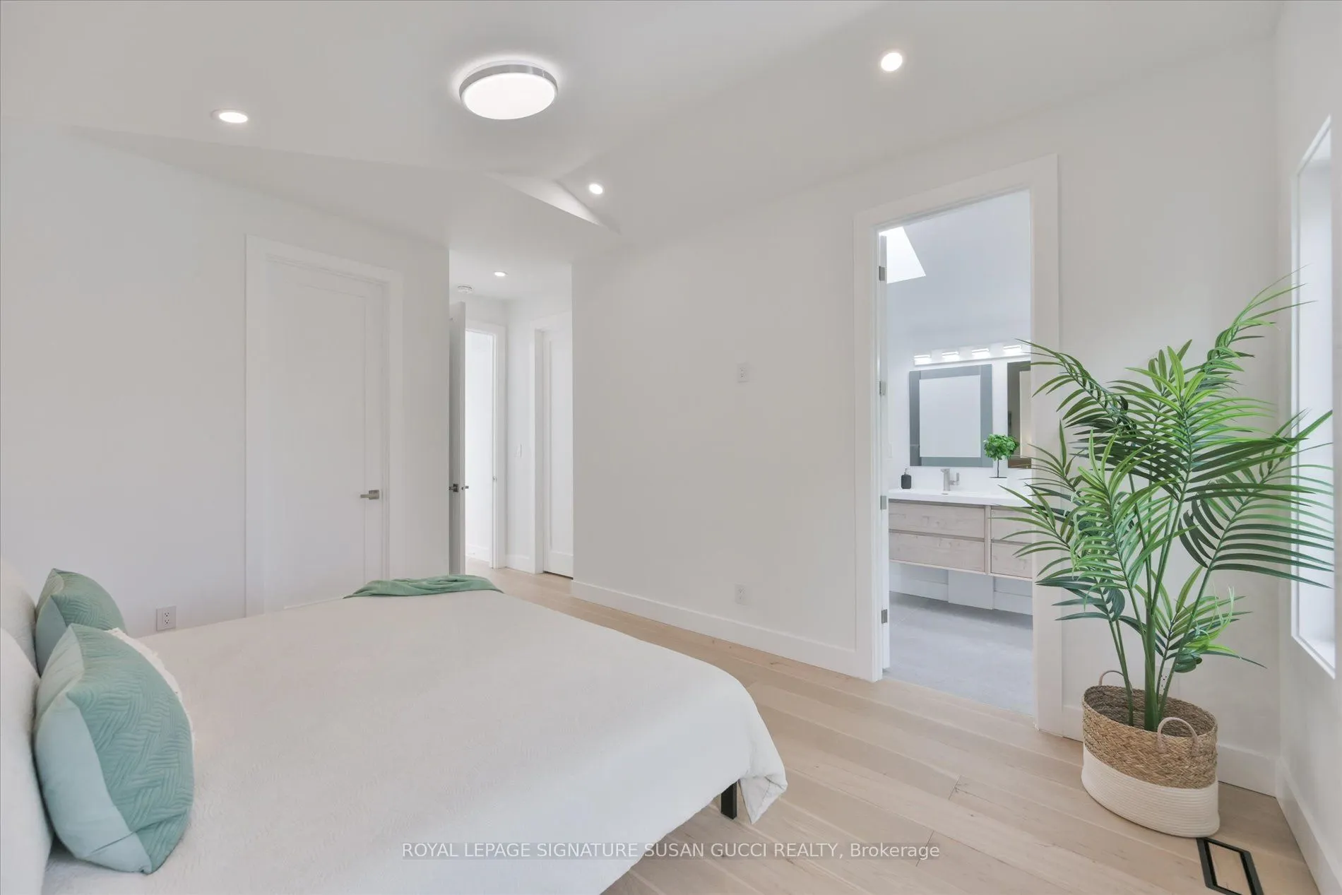 223 Queensdale Avenue
