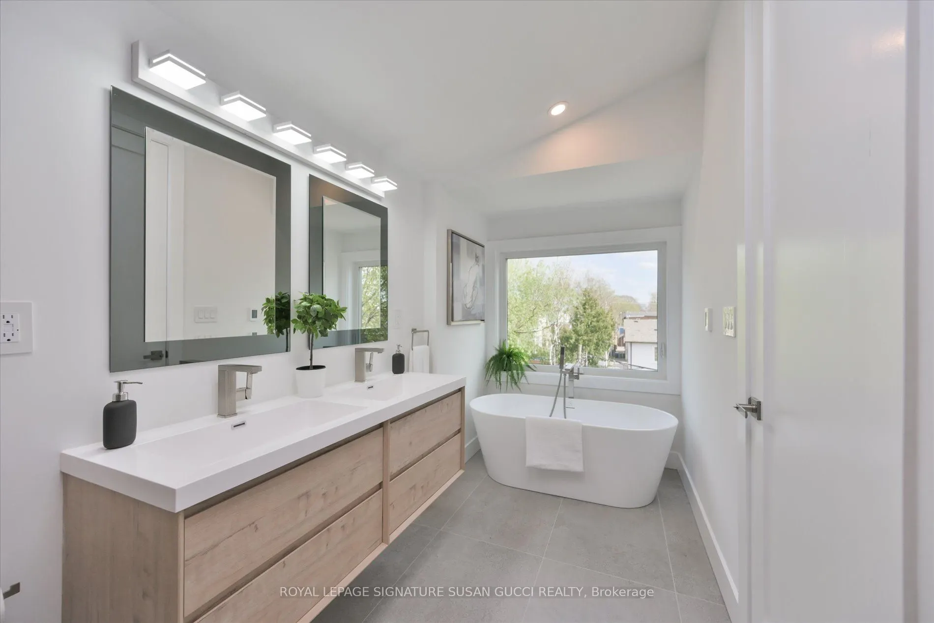 223 Queensdale Avenue