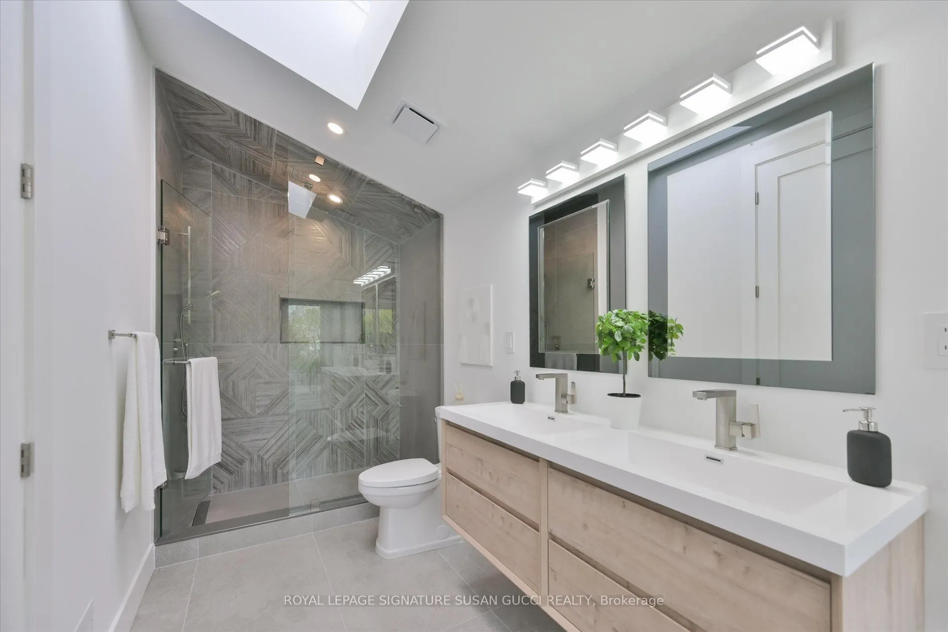 223 Queensdale Avenue