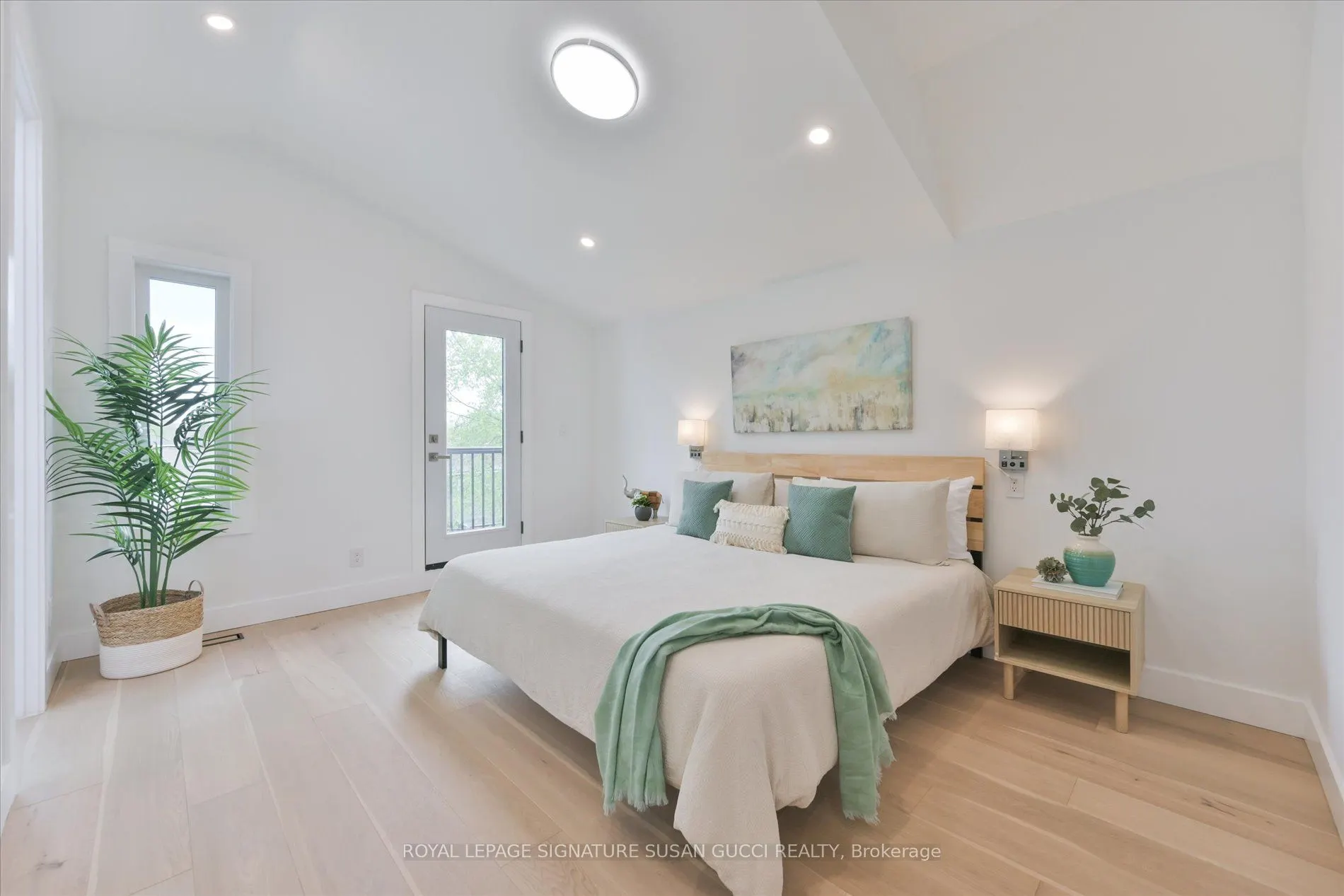 223 Queensdale Avenue