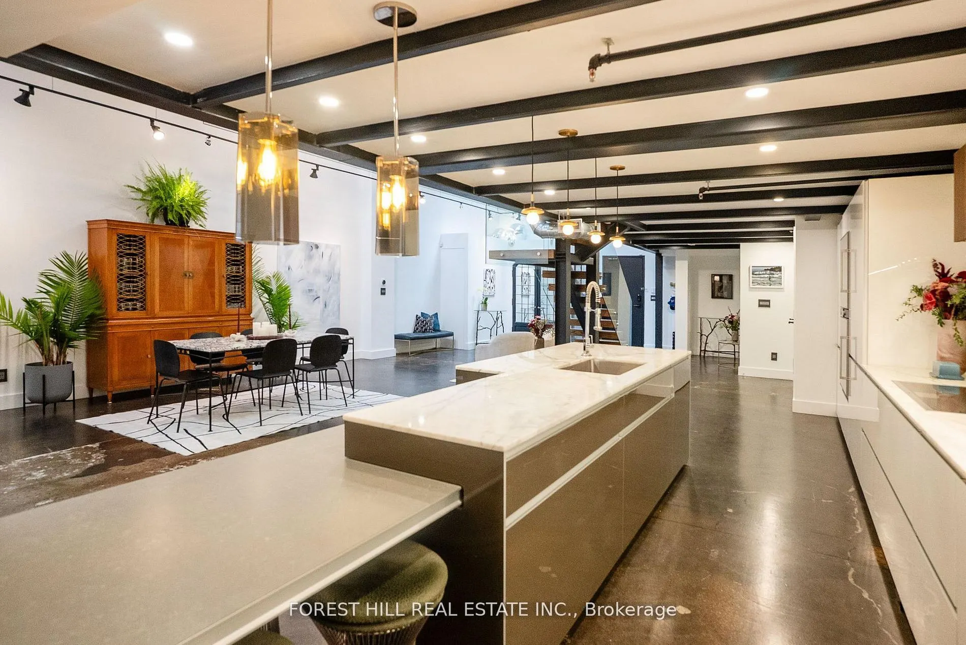 326 Carlaw Avenue #123