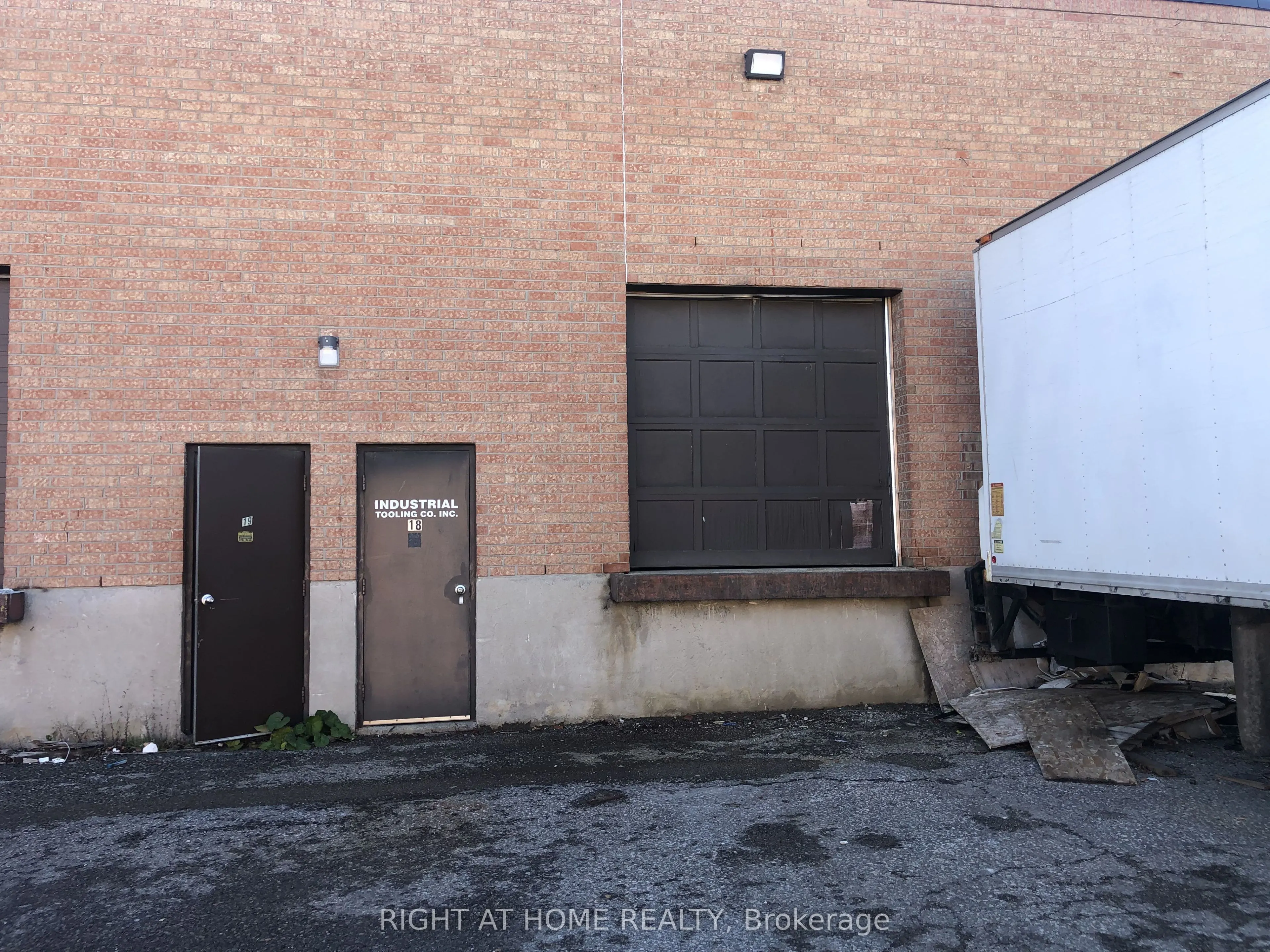 400 Finchdene Square #18
