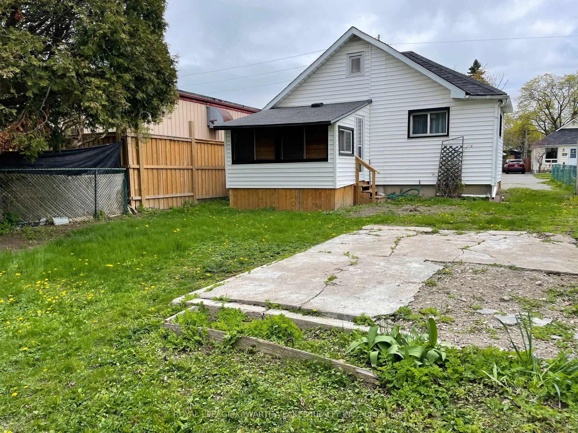 350 Oshawa Boulevard S
