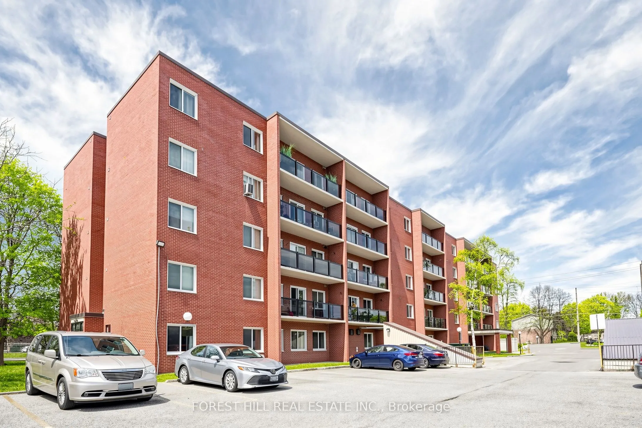 131 Taunton Road E #304