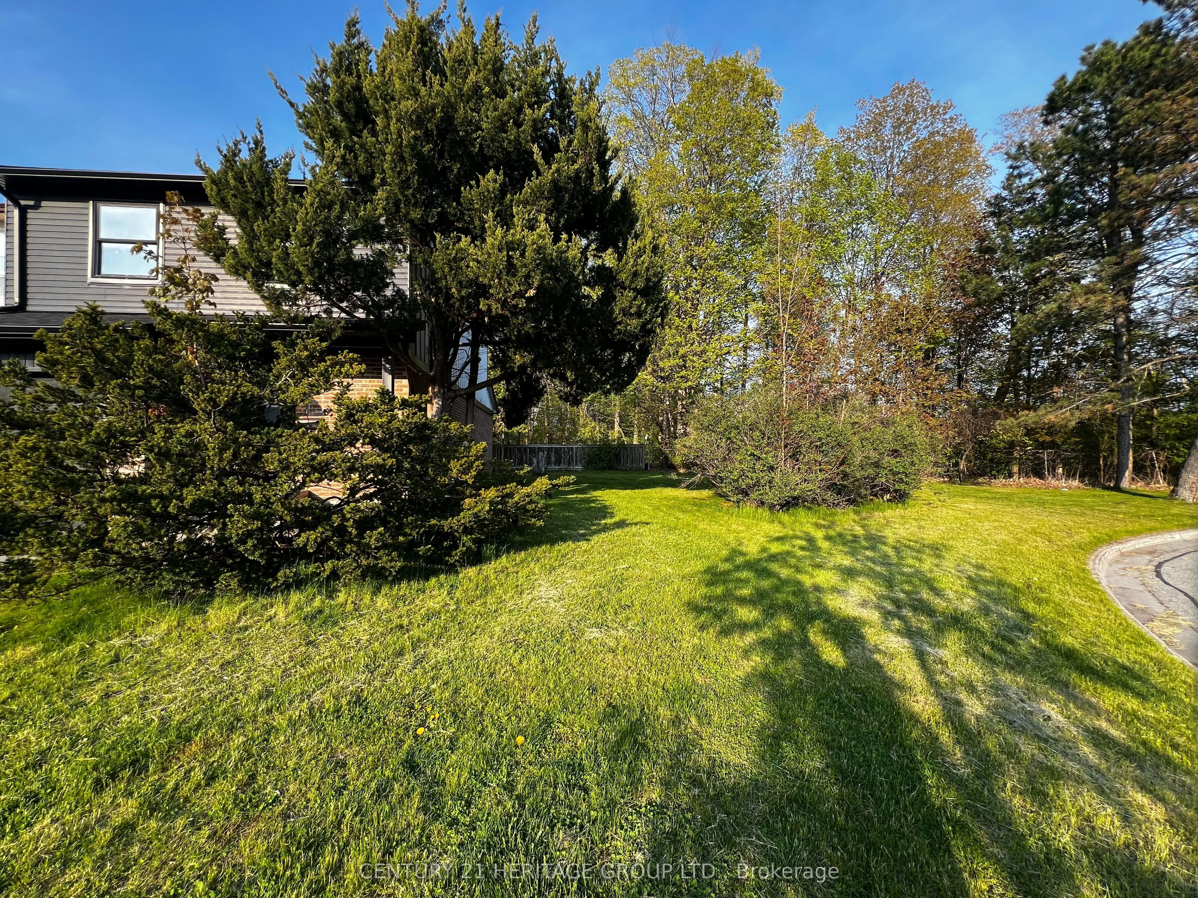 1133 Trowbridge Court