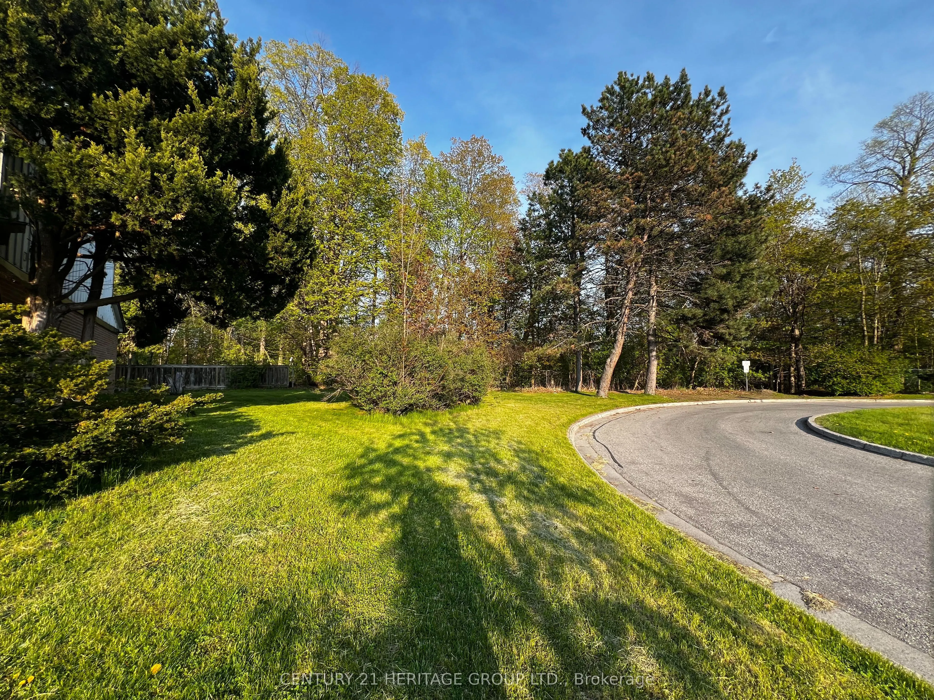 1133 Trowbridge Court