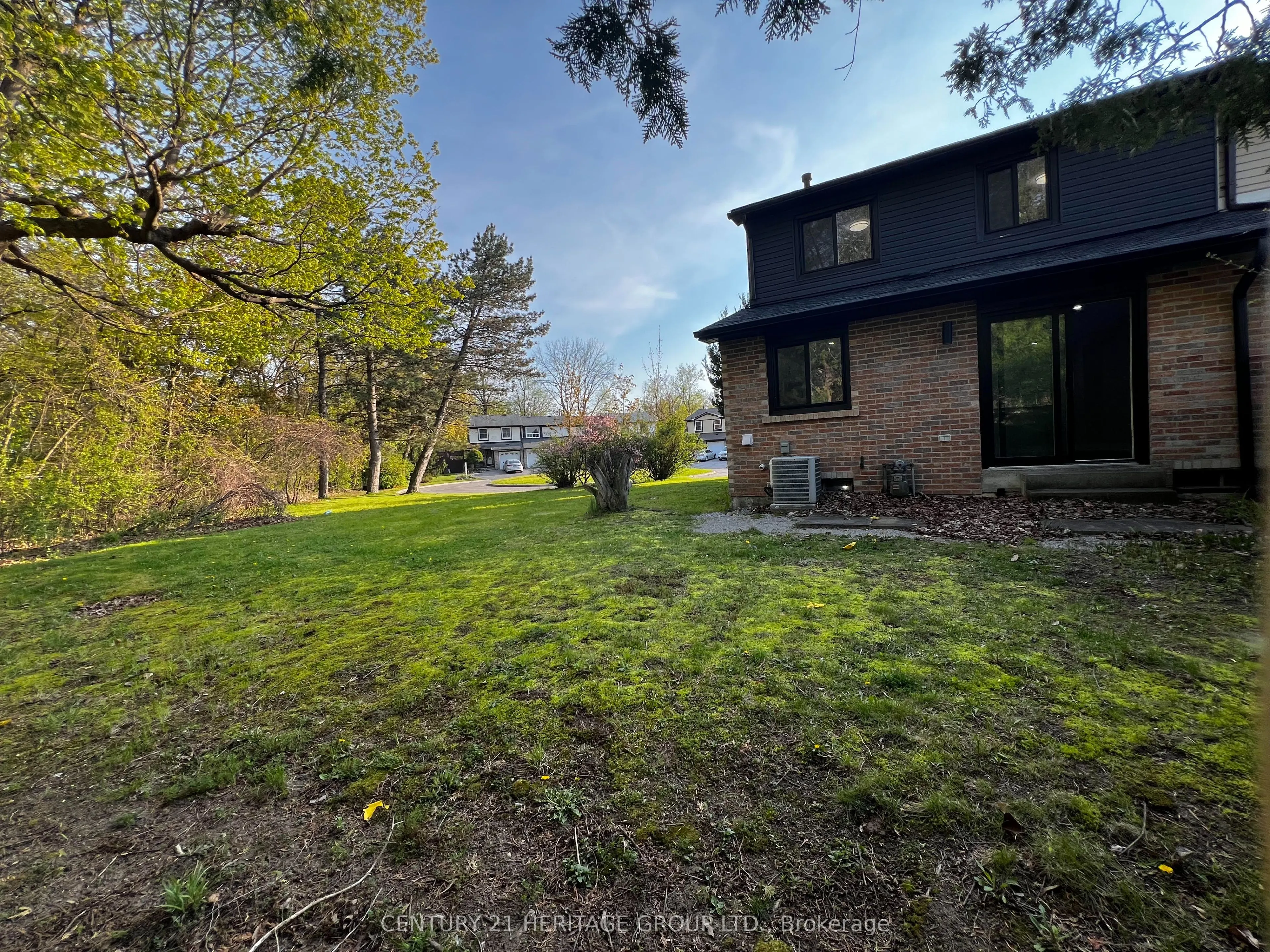 1133 Trowbridge Court