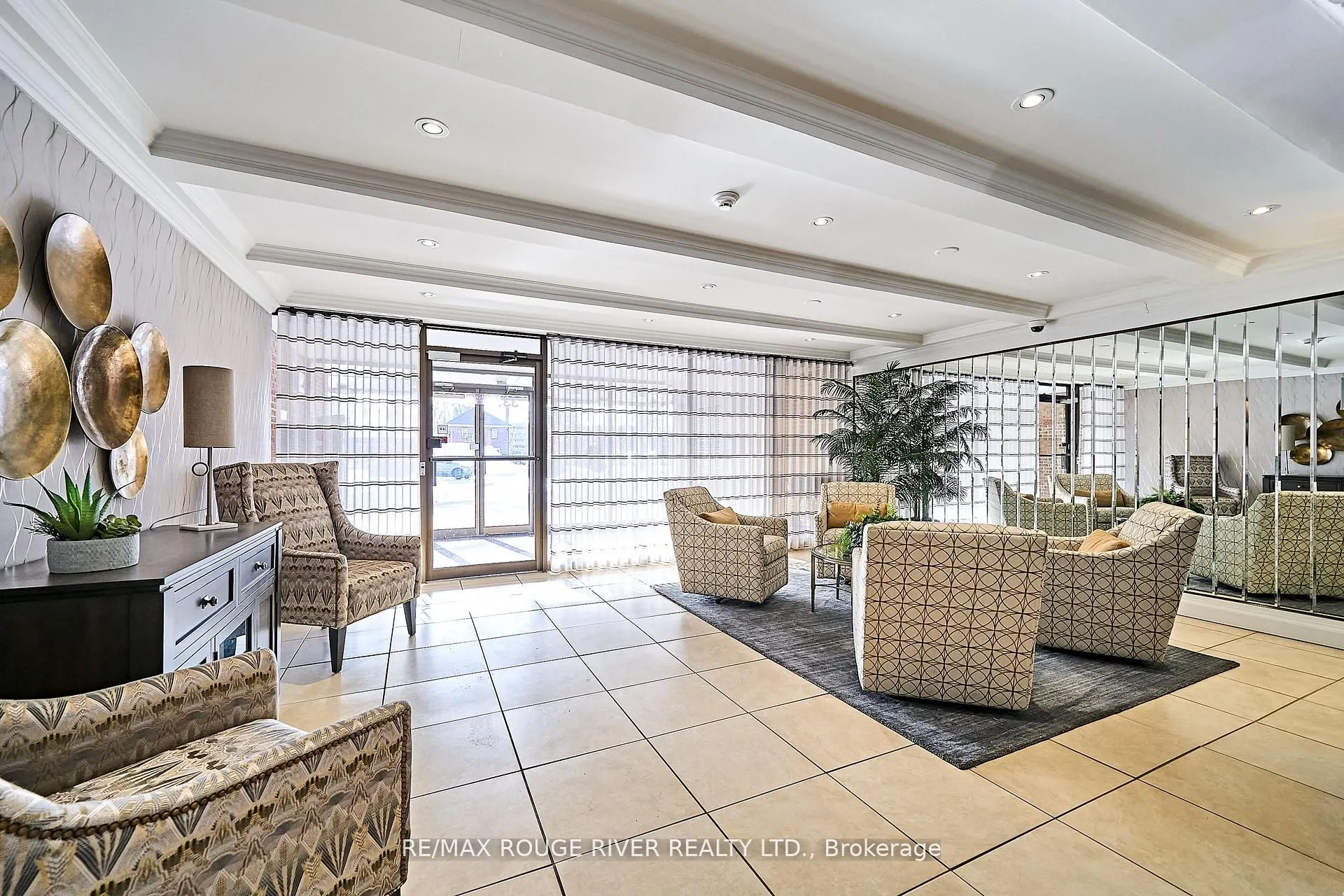 337 Simcoe Street #401