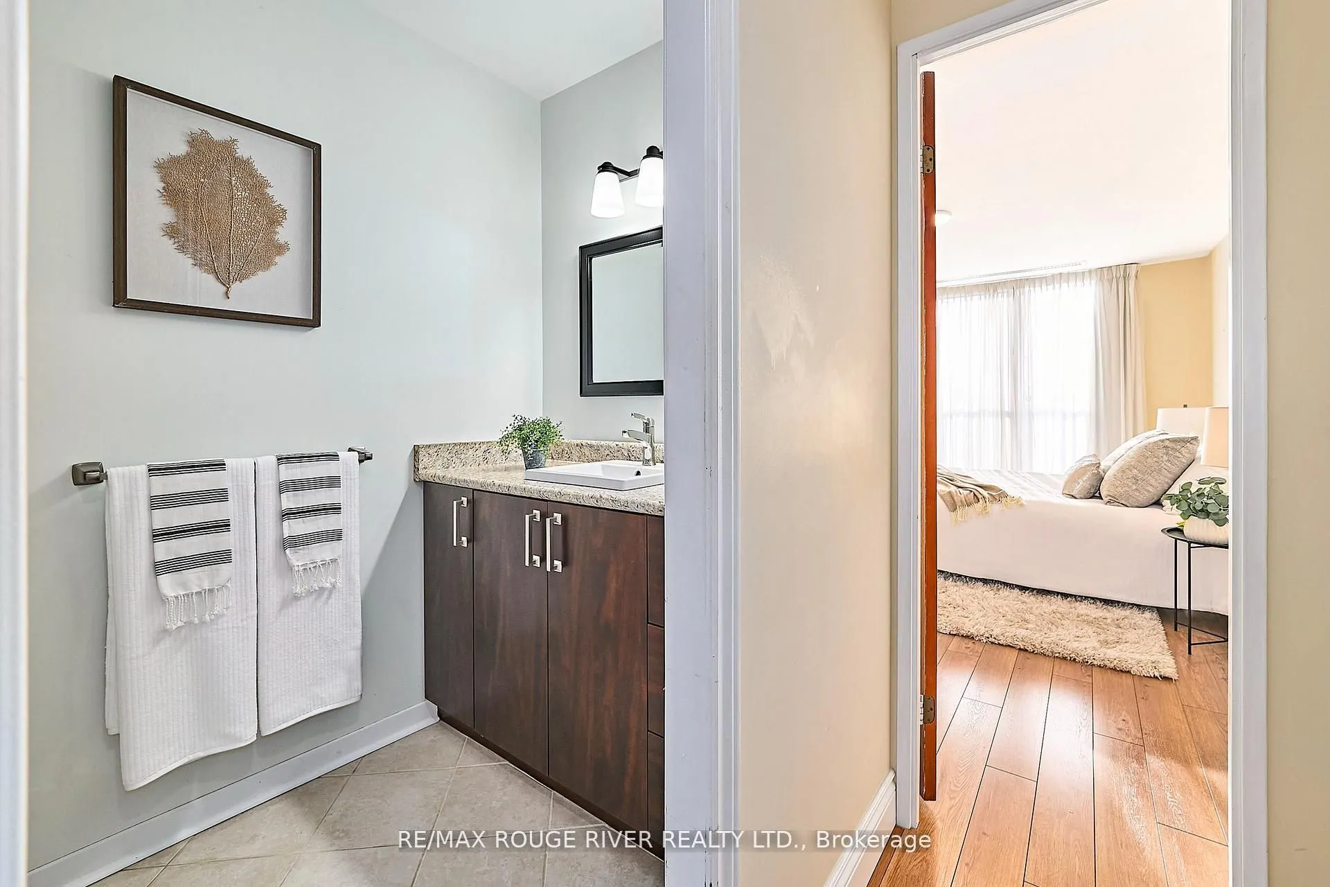 337 Simcoe Street #401