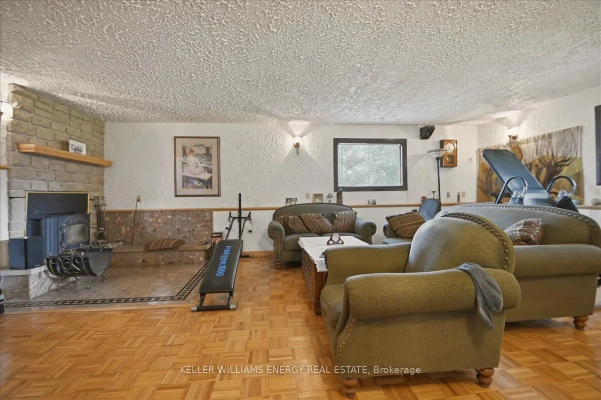 2033 Simcoe Street N