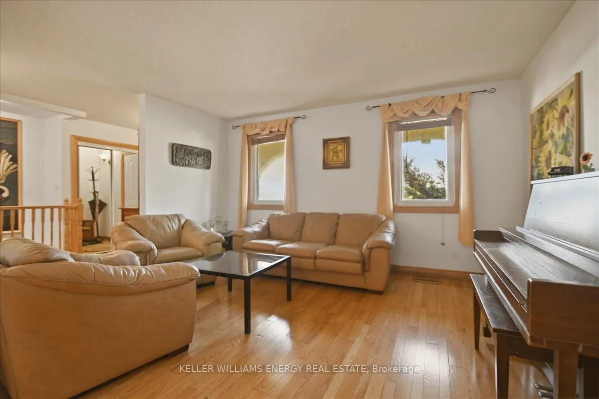 2033 Simcoe Street N