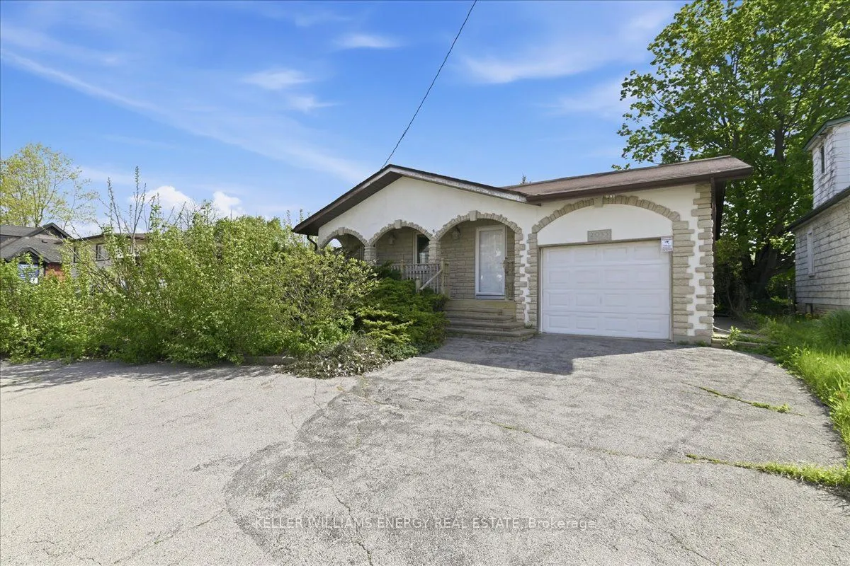 2033 Simcoe Street N