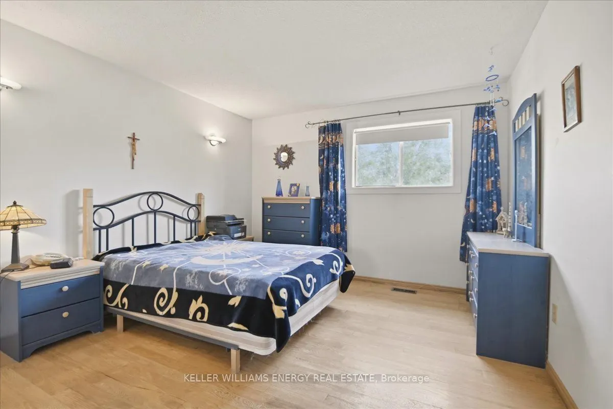 2033 Simcoe Street N