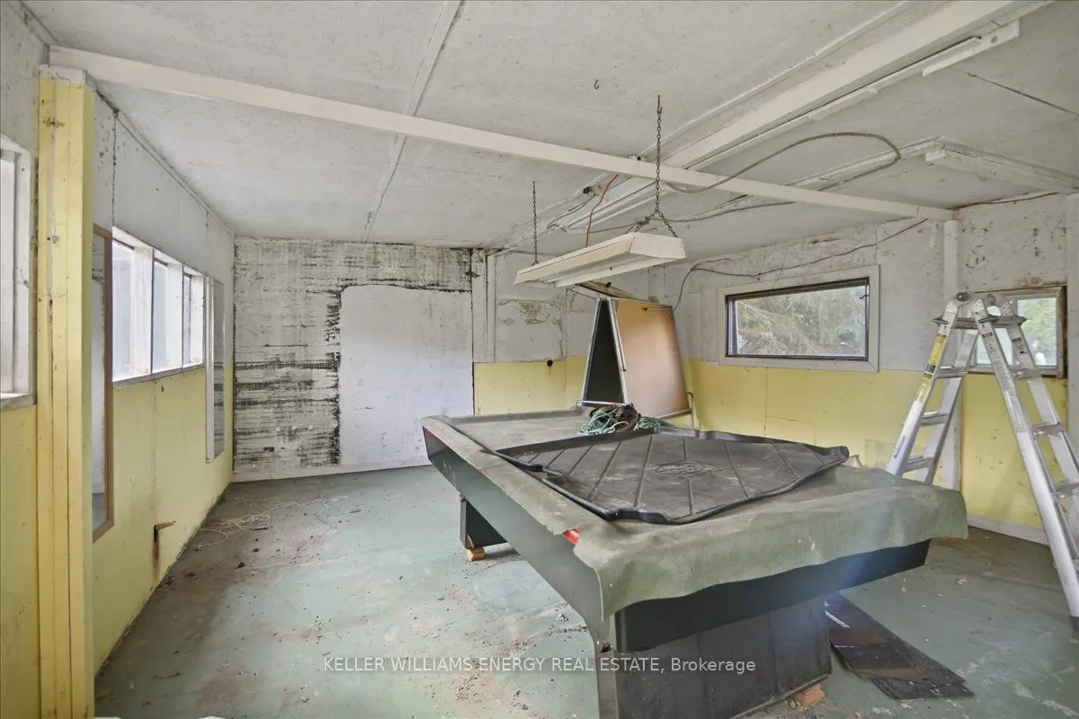 2033 Simcoe Street N