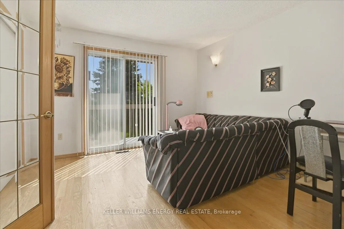 2033 Simcoe Street N