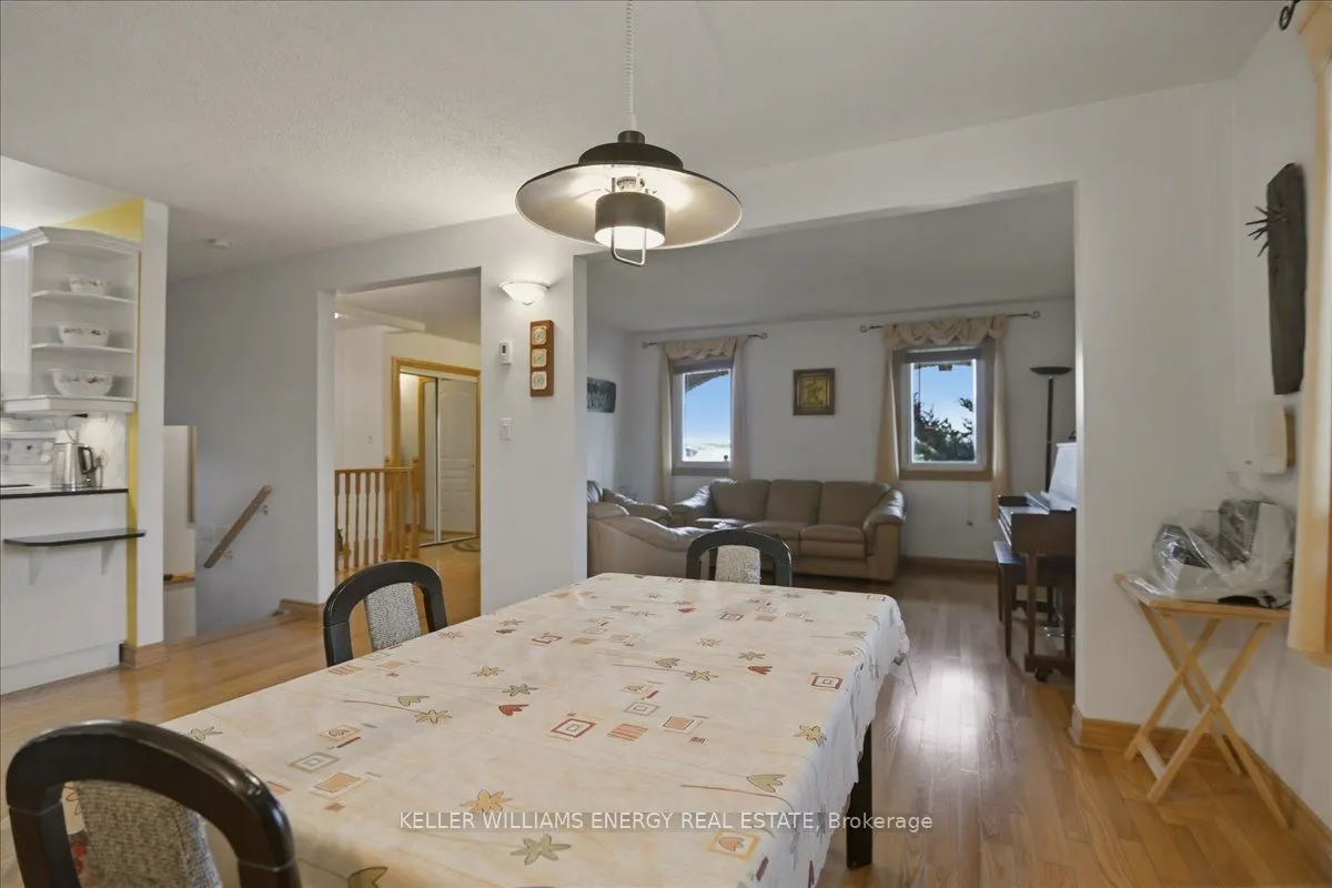 2033 Simcoe Street N