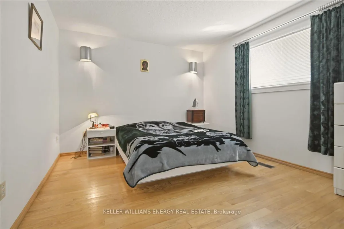 2033 Simcoe Street N