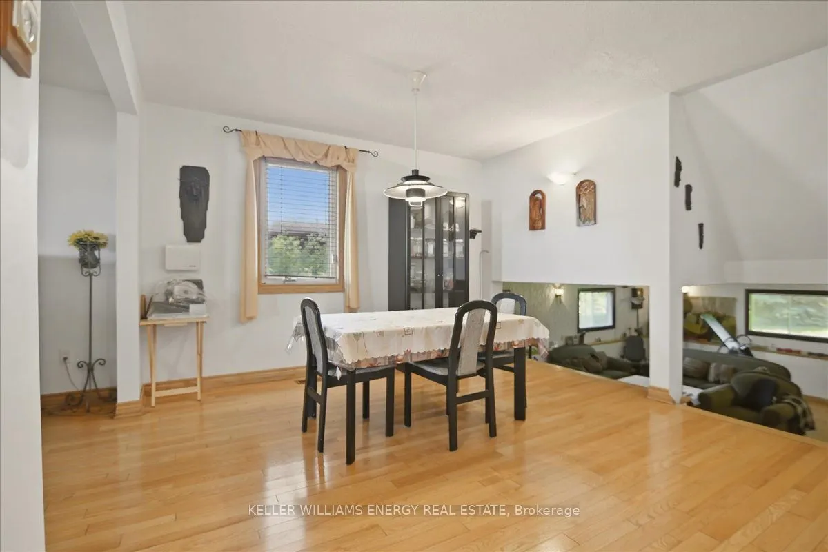 2033 Simcoe Street N