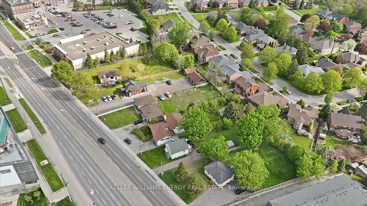 2033 Simcoe Street N