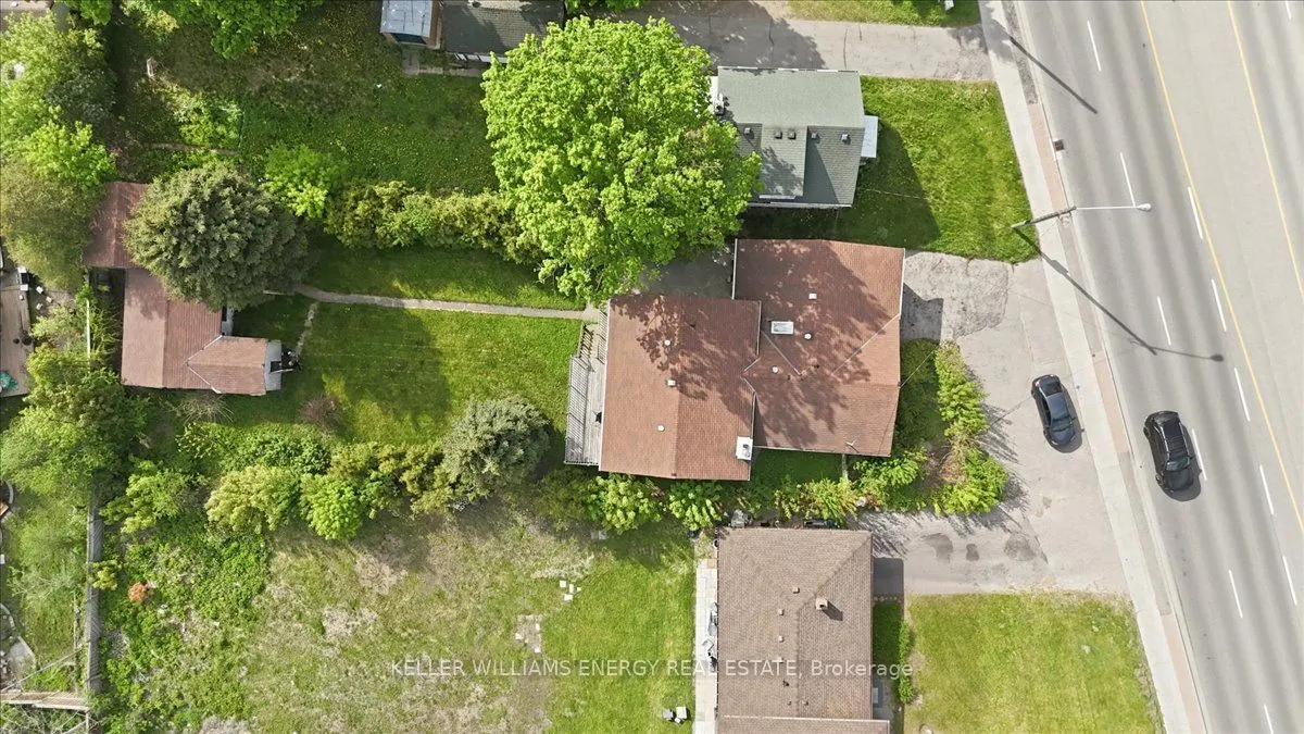 2033 Simcoe Street N