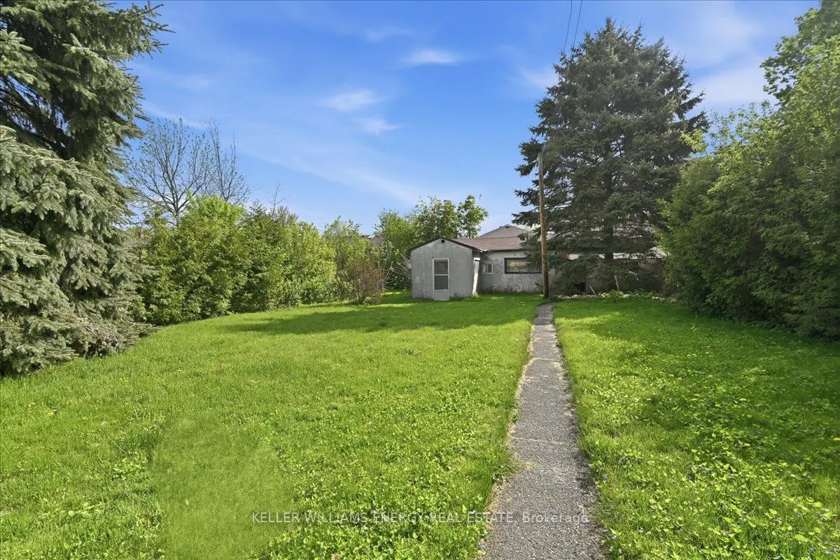 2033 Simcoe Street N