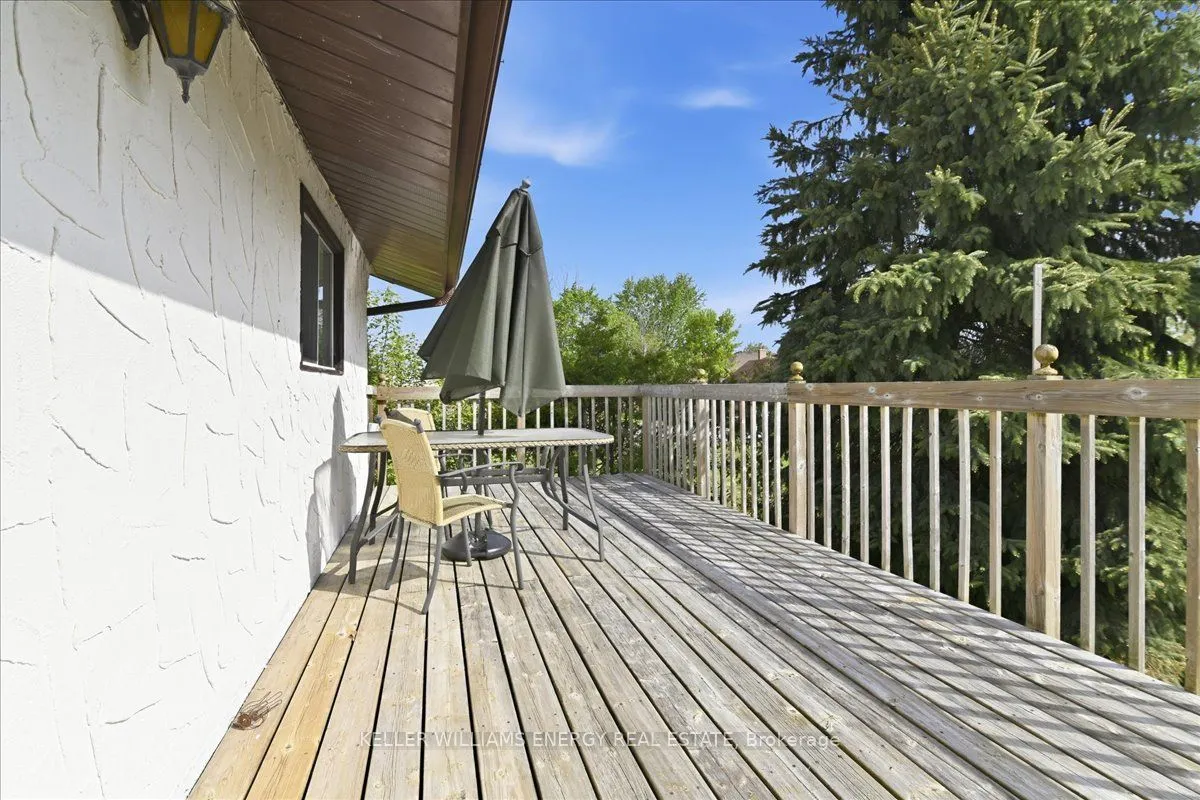 2033 Simcoe Street N