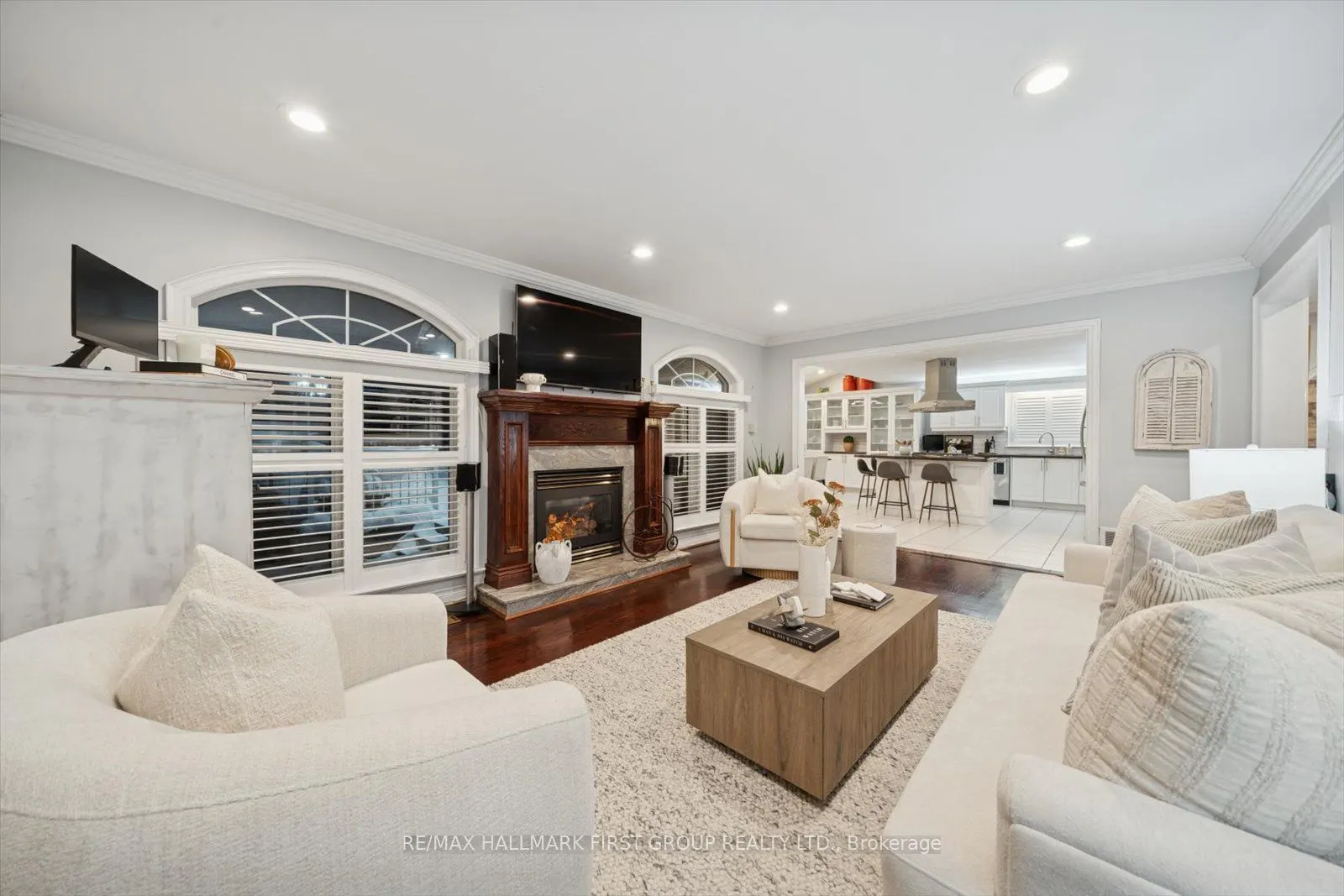 1779 WOODVIEW Avenue
