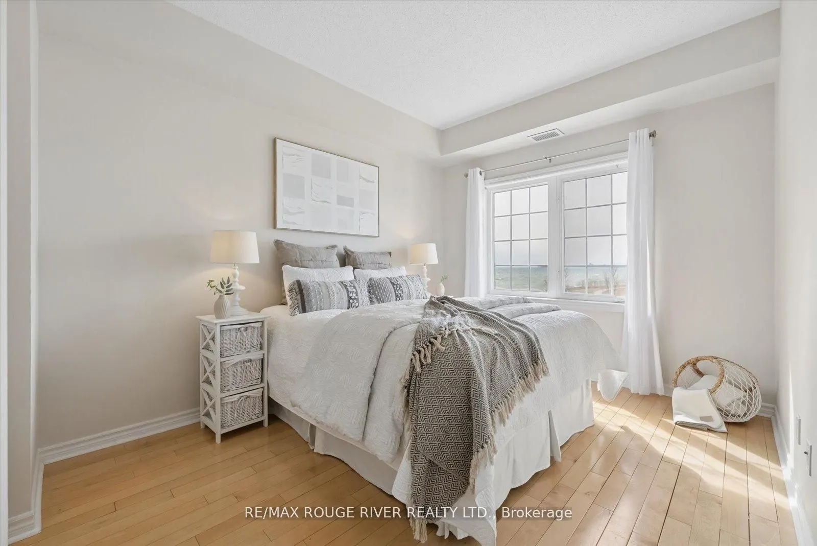 395 Lakebreeze Drive #306