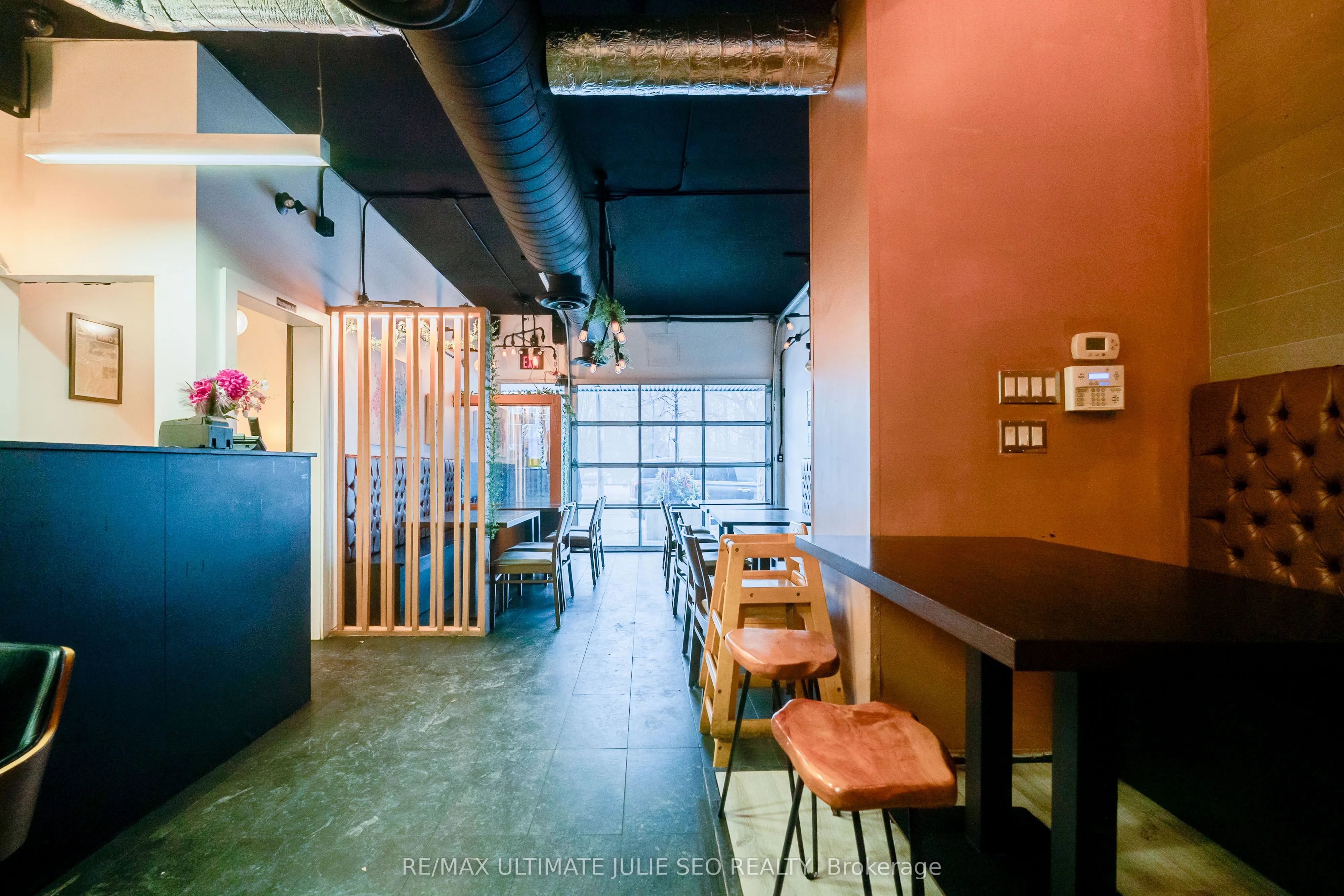 2014 QUEEN Street E