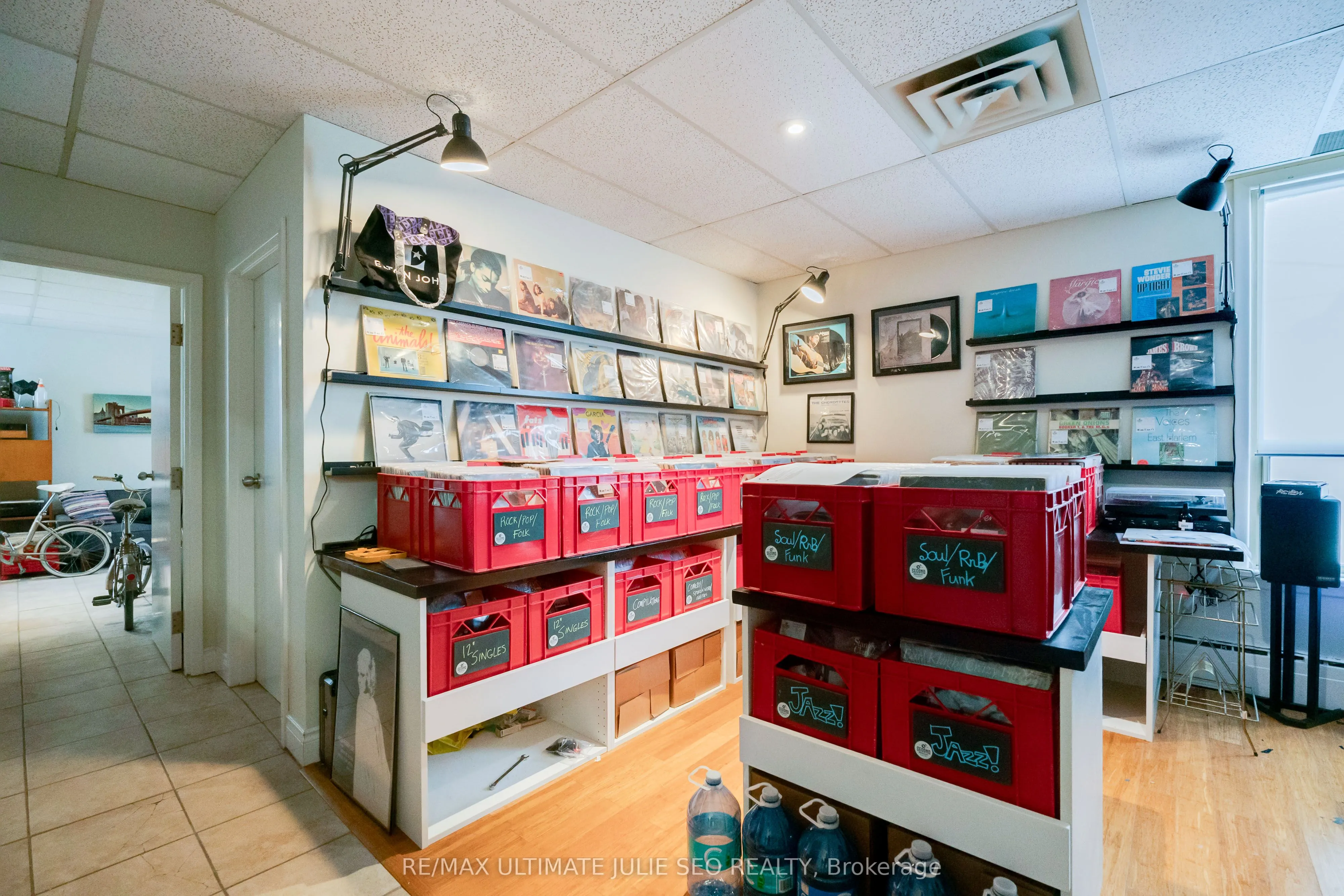 2014 QUEEN Street E