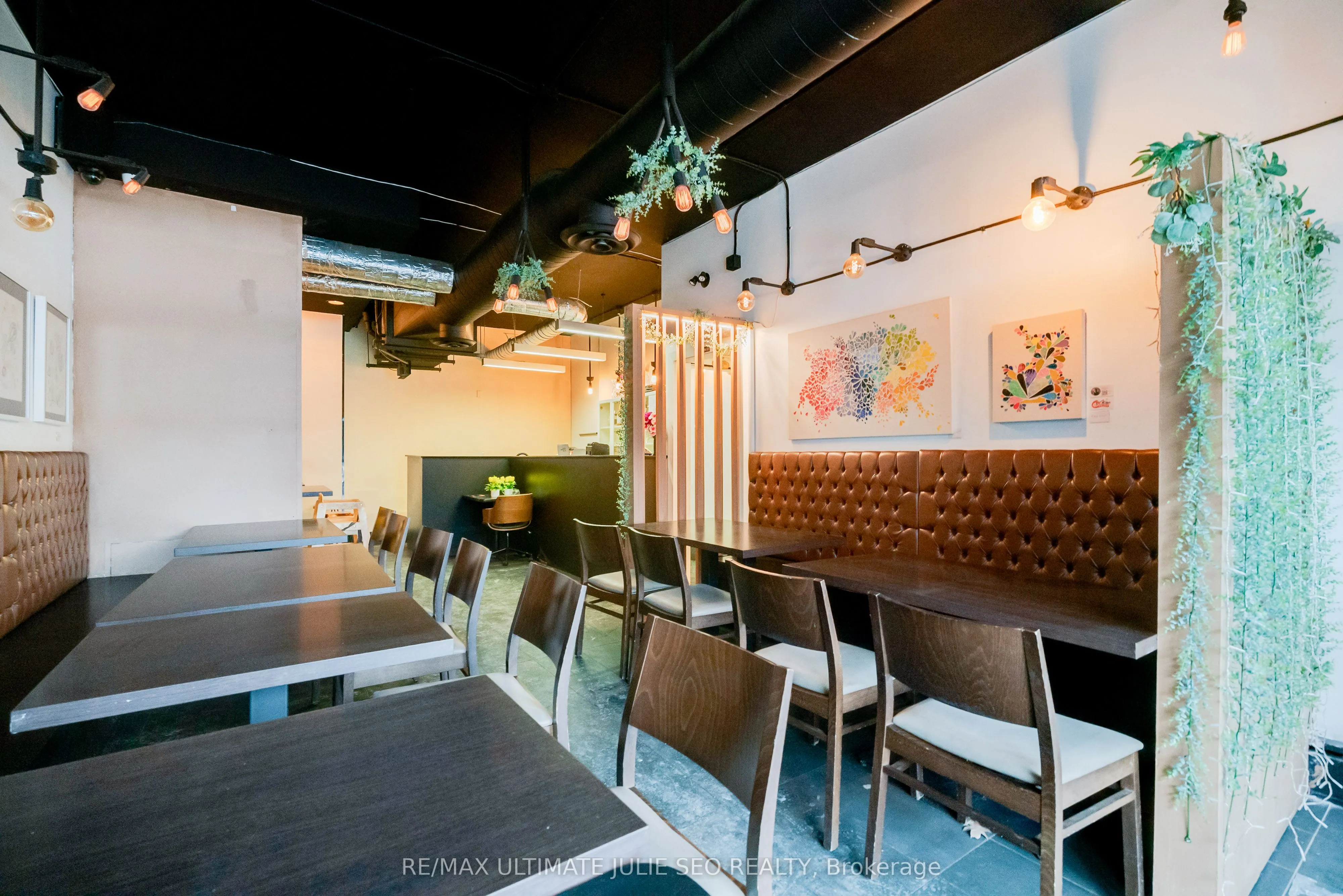 2014 QUEEN Street E