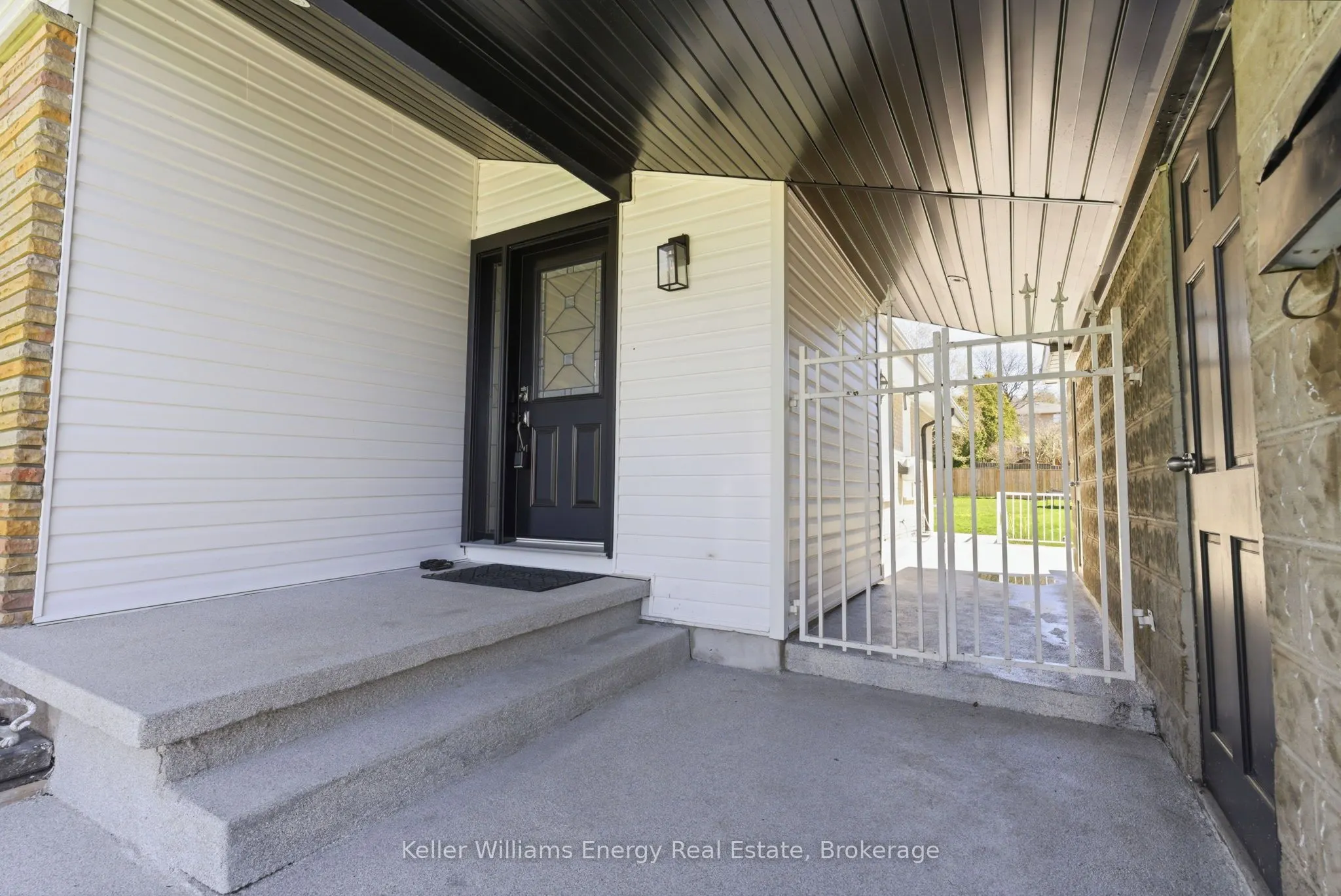 297 Grandview Street S