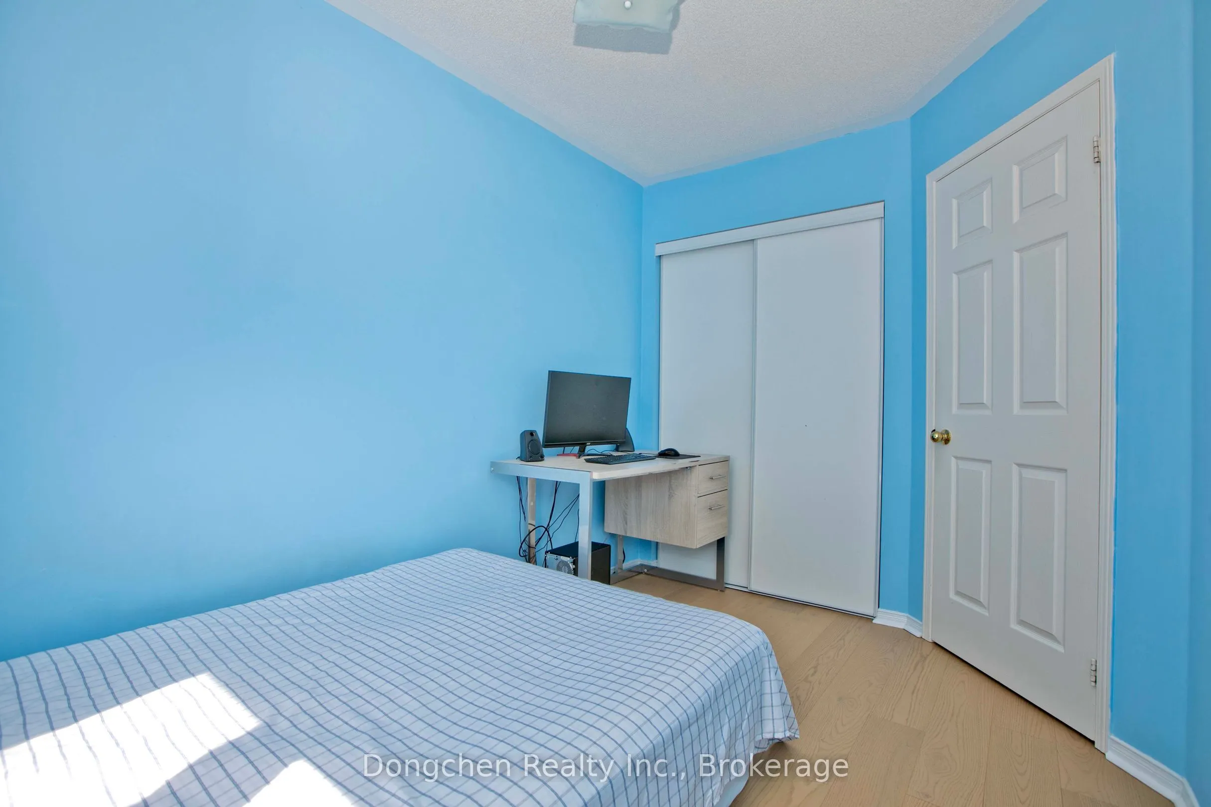 1532 hummingbird Court