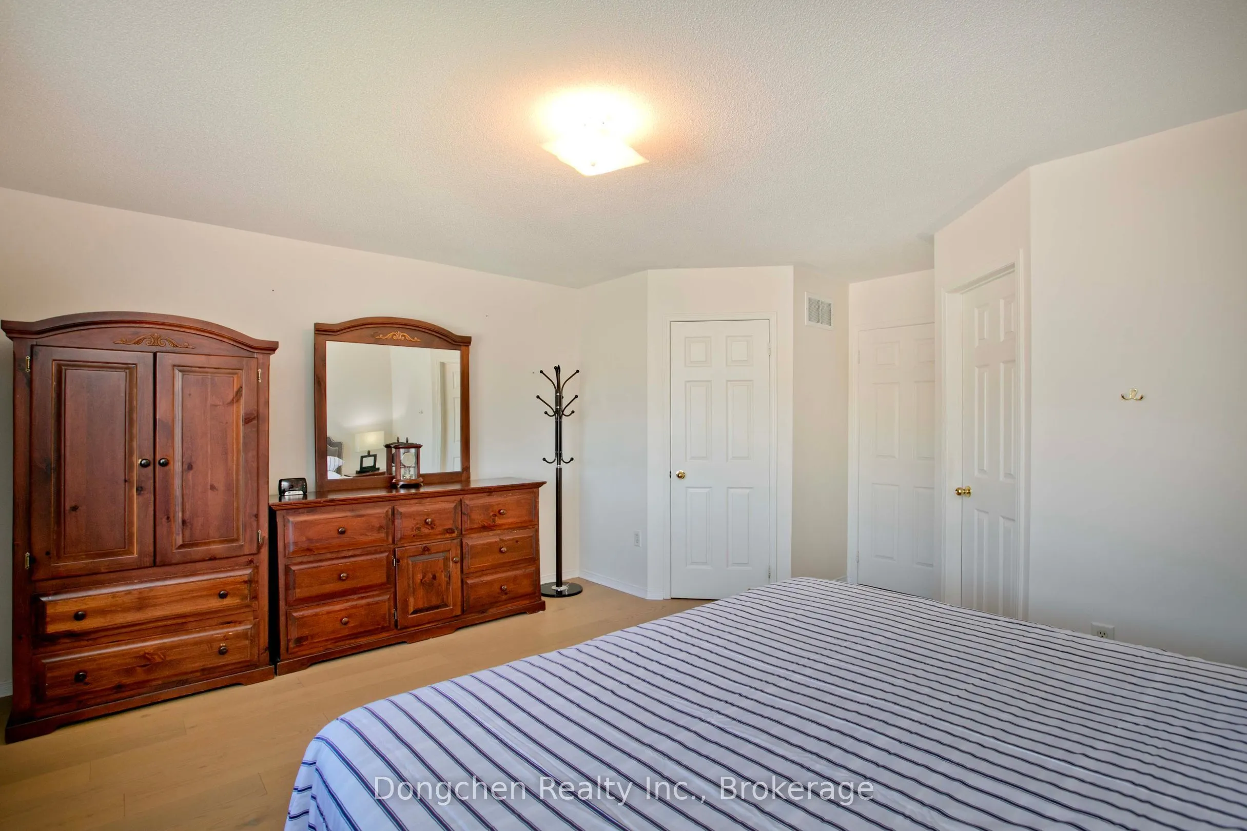 1532 hummingbird Court