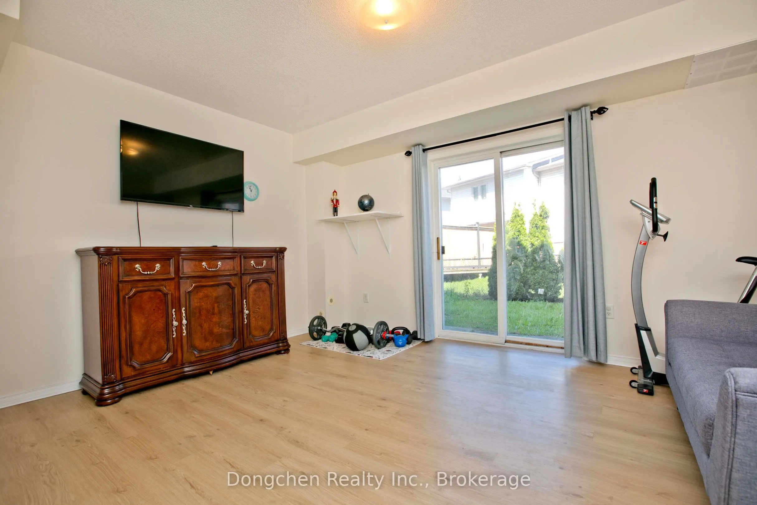 1532 hummingbird Court