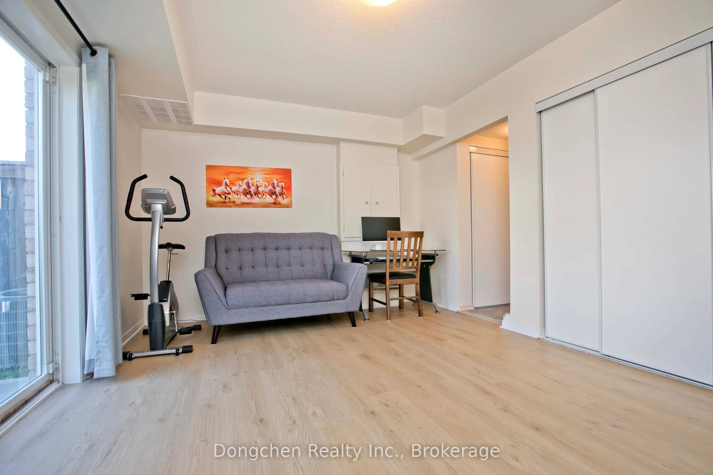 1532 hummingbird Court