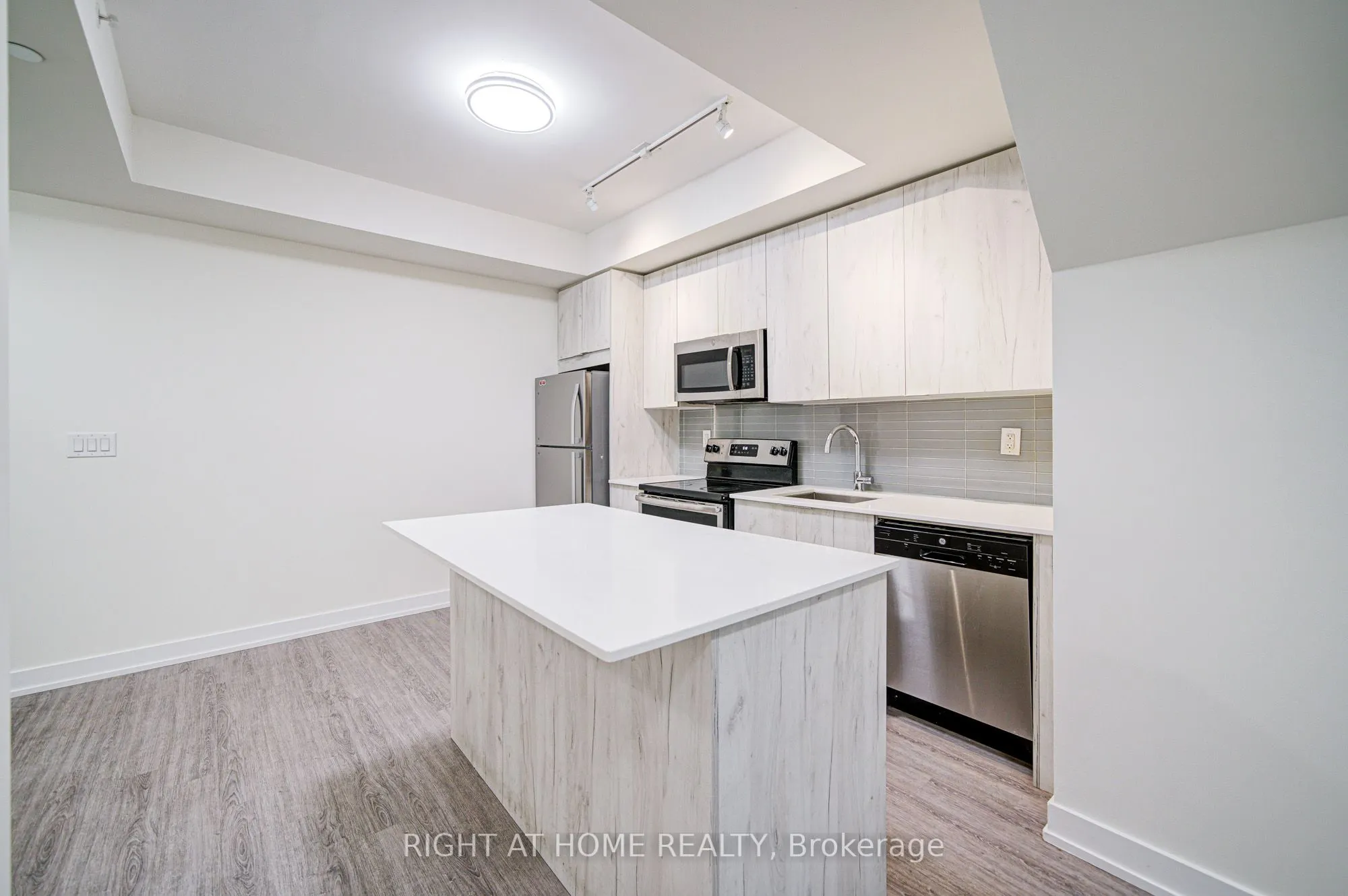 1350 Kingston Road #Th03